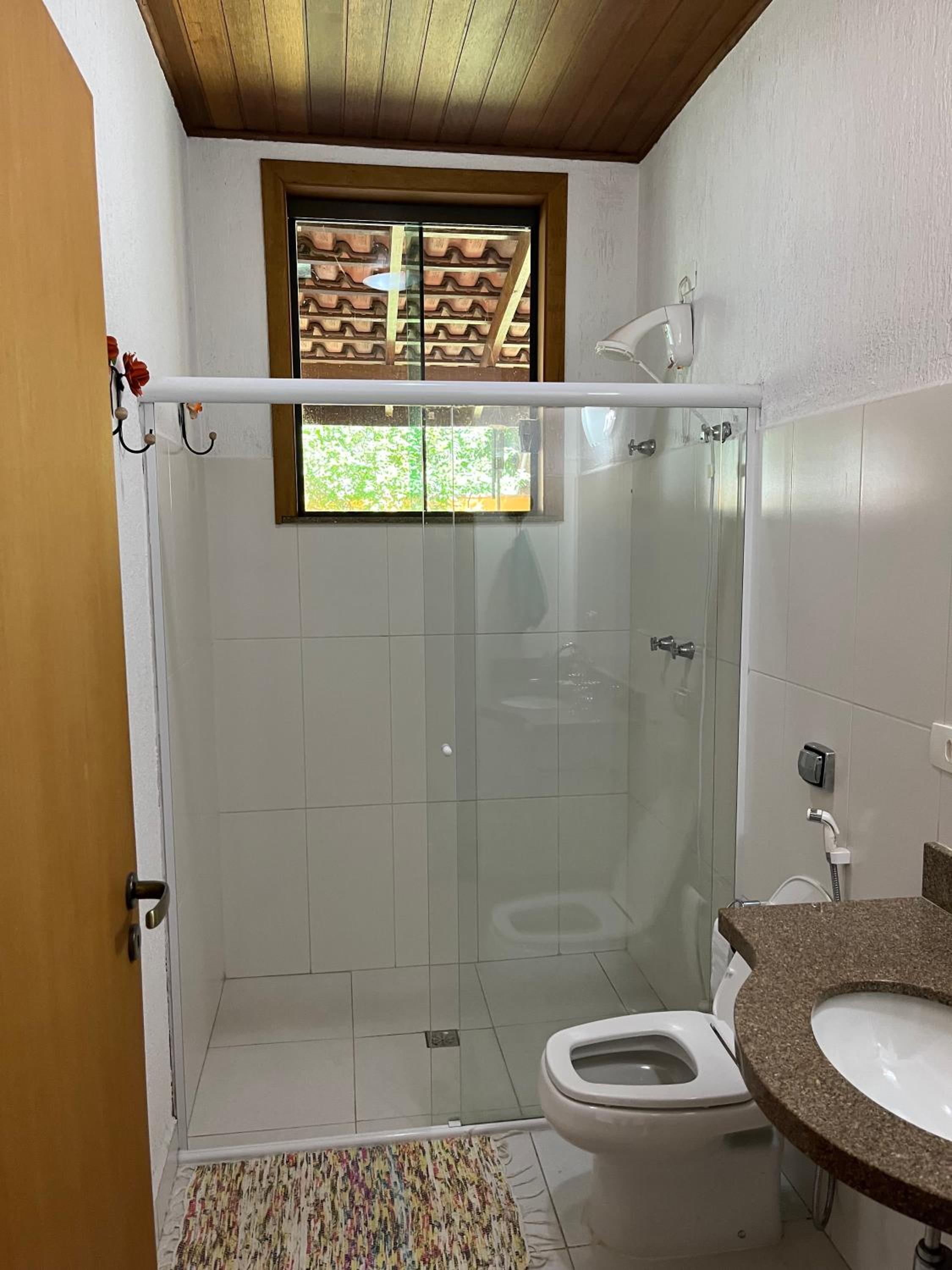 Mansão em Santo Antônio do Pinhal com 4 suítes, Wi-FI, churasqueira, casinha na árvore, bilhar e tênis de mesa