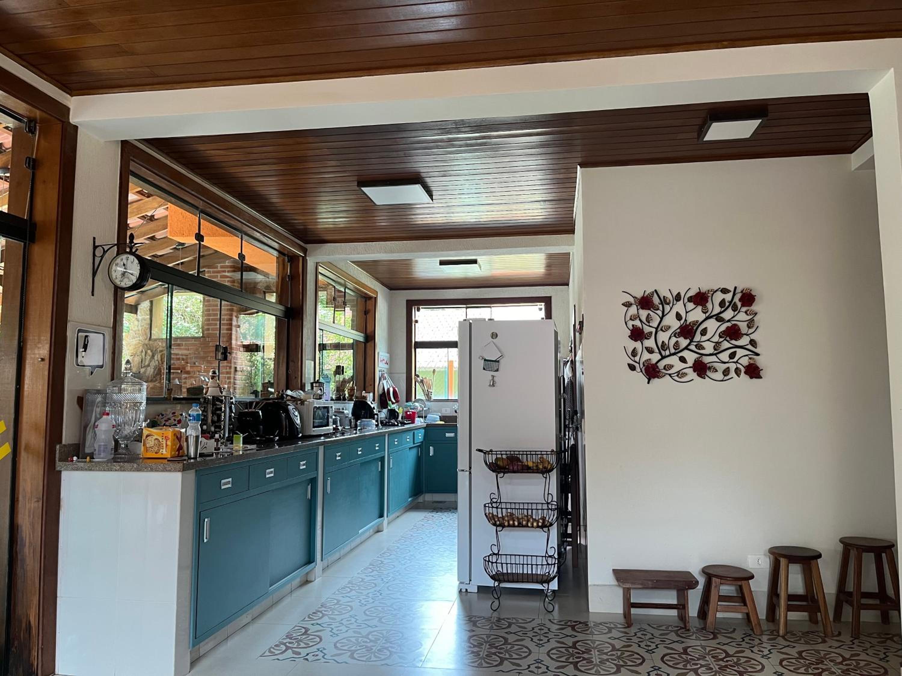Mansão em Santo Antônio do Pinhal com 4 suítes, Wi-FI, churasqueira, casinha na árvore, bilhar e tênis de mesa