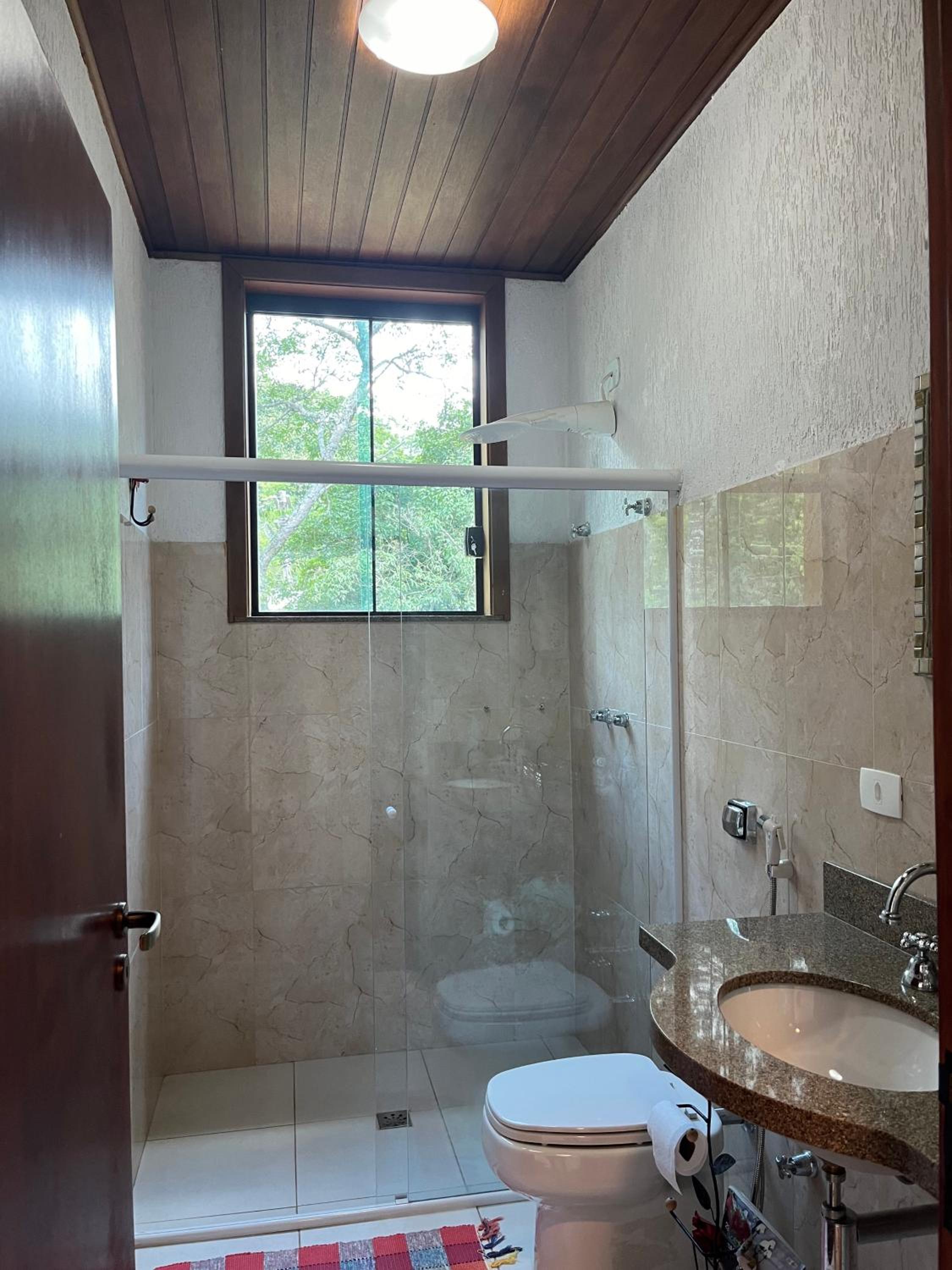 Mansão em Santo Antônio do Pinhal com 4 suítes, Wi-FI, churasqueira, casinha na árvore, bilhar e tênis de mesa