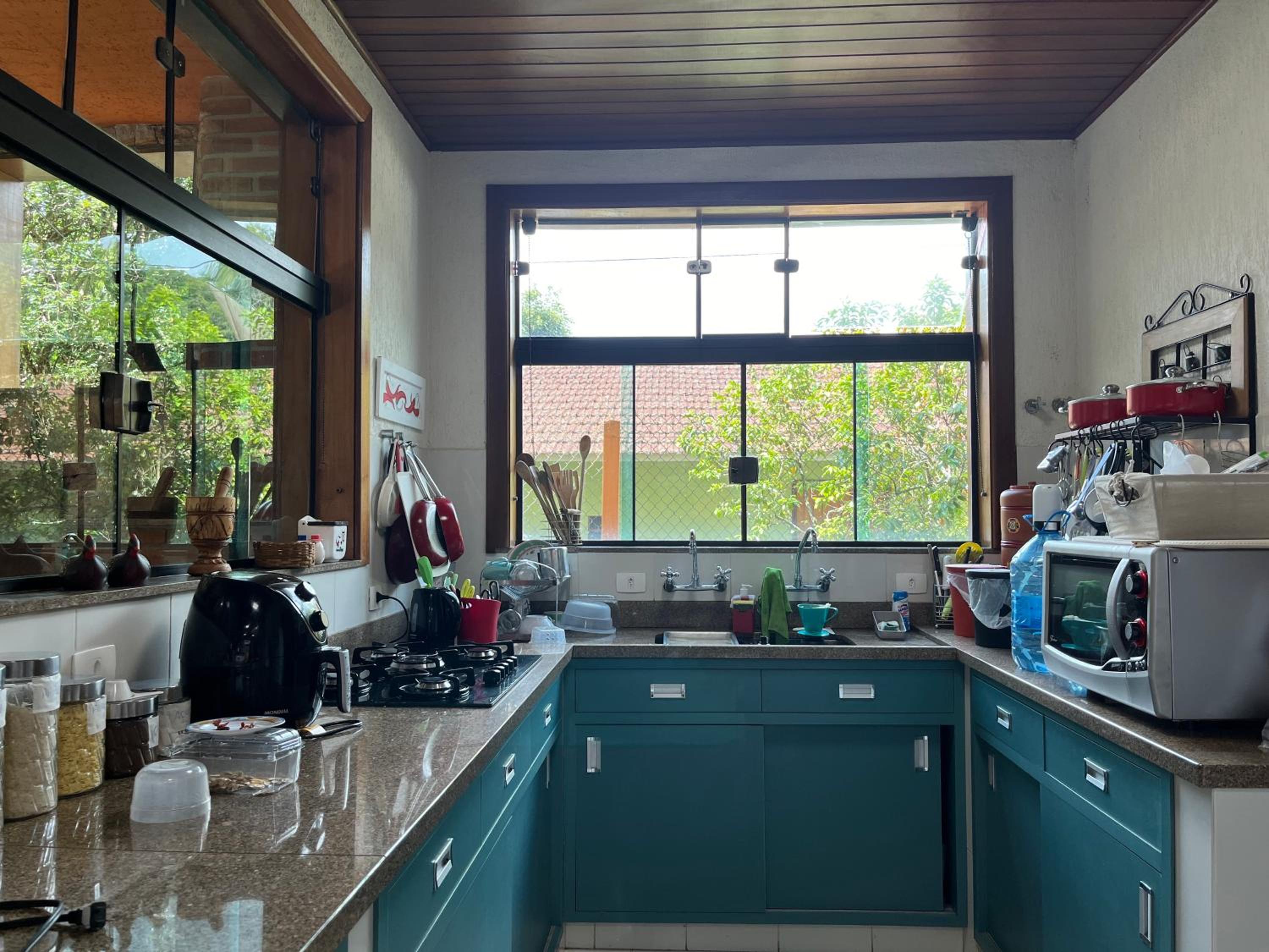 Mansão em Santo Antônio do Pinhal com 4 suítes, Wi-FI, churasqueira, casinha na árvore, bilhar e tênis de mesa