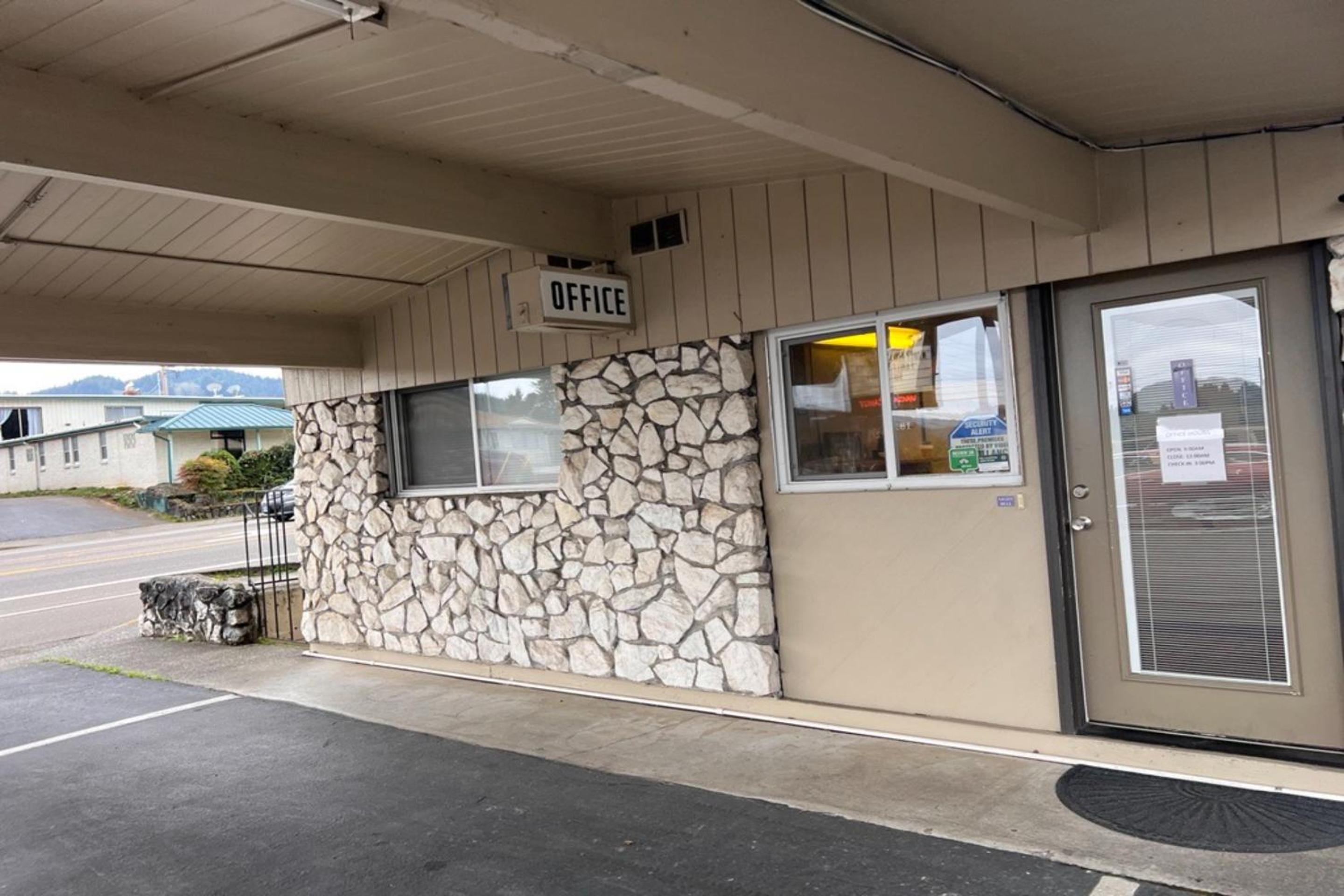 Anchor Bay Inn near Winchester Bay