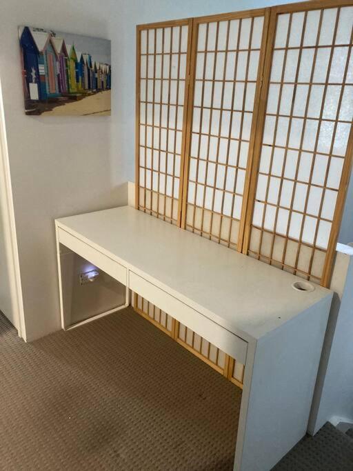 BROADBEACH Beachside! Home, Carport, Courtyard, Pools Spas