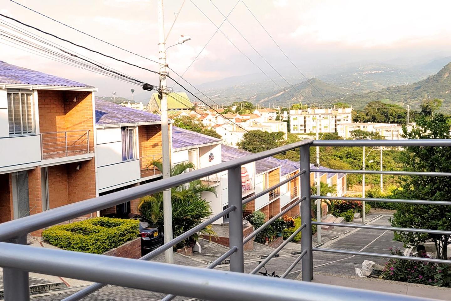 Hotel Casa de Encanto Vacacional con piscina en Anapoima, condominio privado hasta 9 personas - Image 1