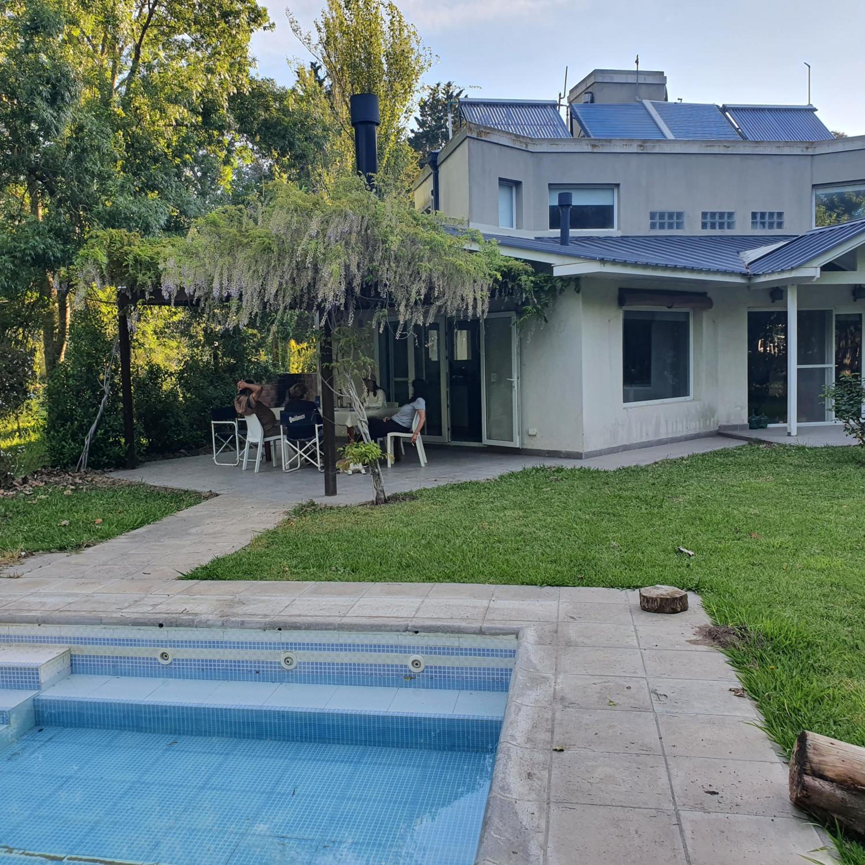 Casa con pileta en Pinares de Santa Clara