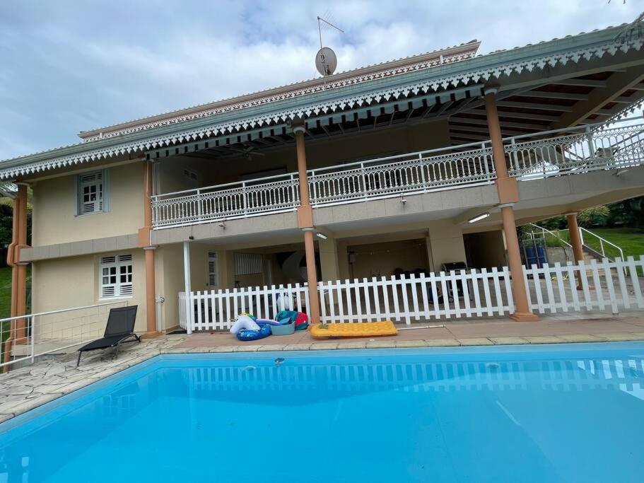 Studio Rez de villa avec piscine