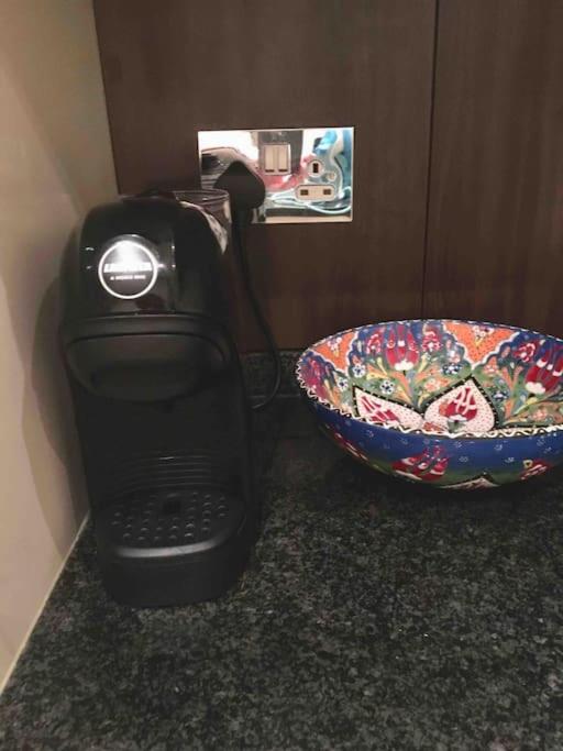 Beautiful apartment in Kew, Richmond London with Free Underground Parking Balcony