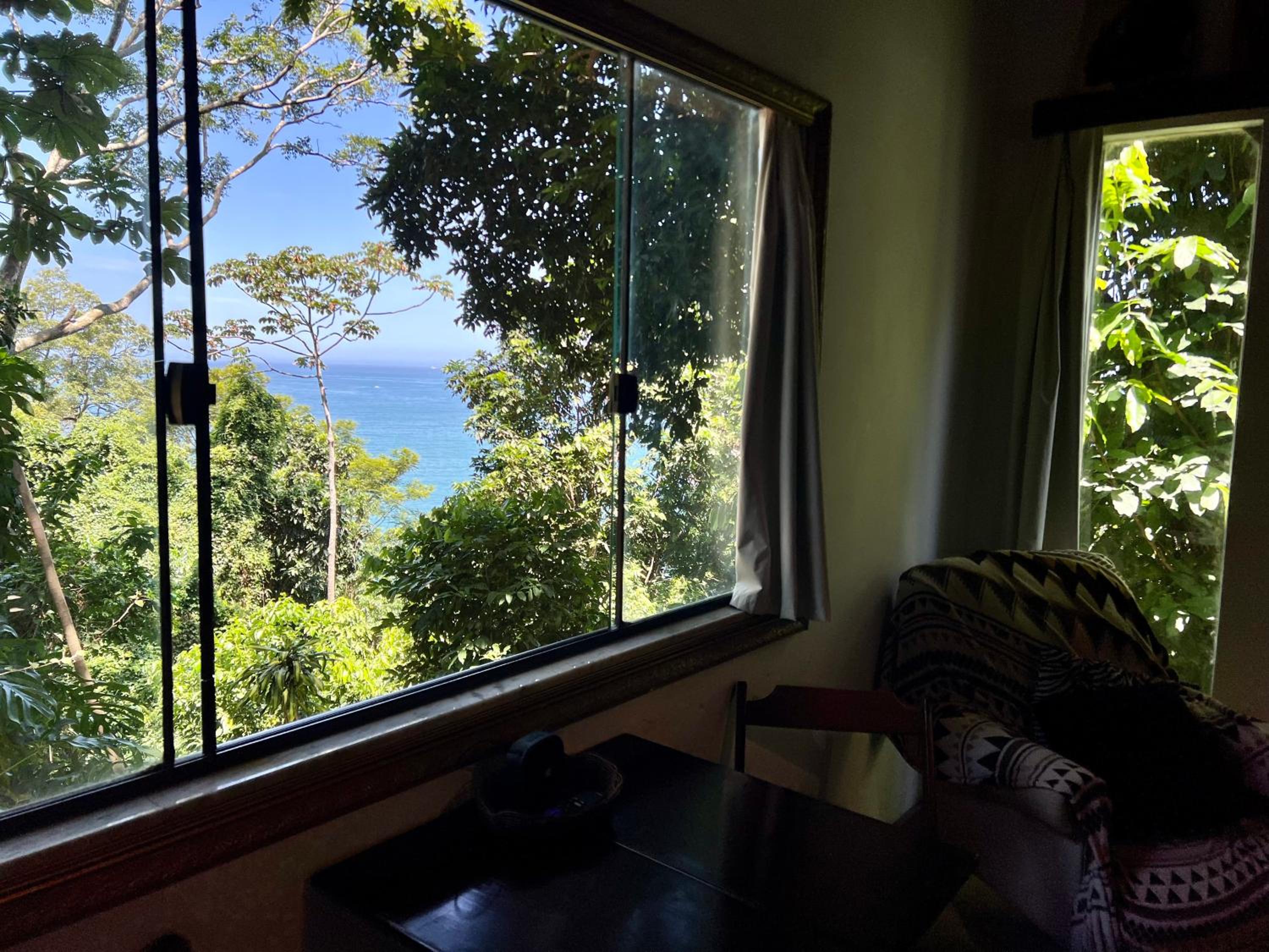 Amazing forest House in the city! Private guest suite - double studio room