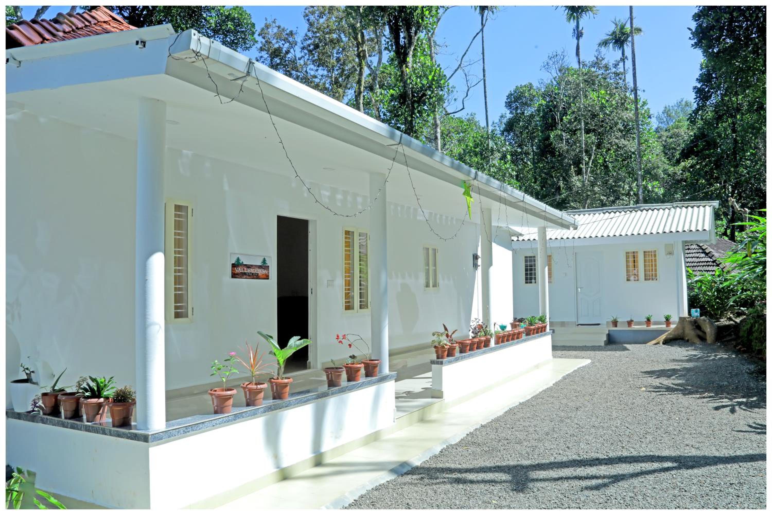 VALLEY CASA HOME STAY view 4