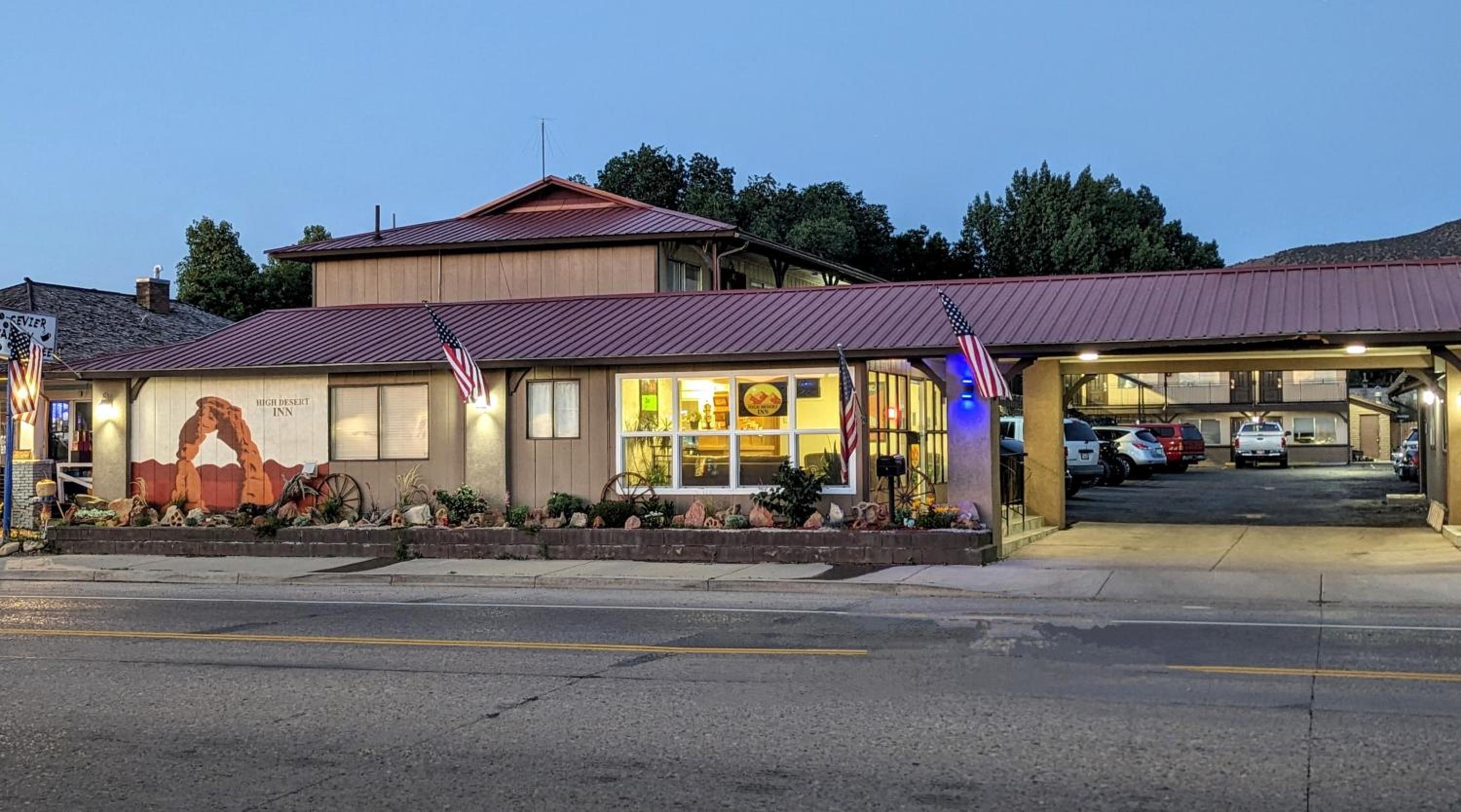 Richfield Vacations - High Desert Inn - Property Image 1