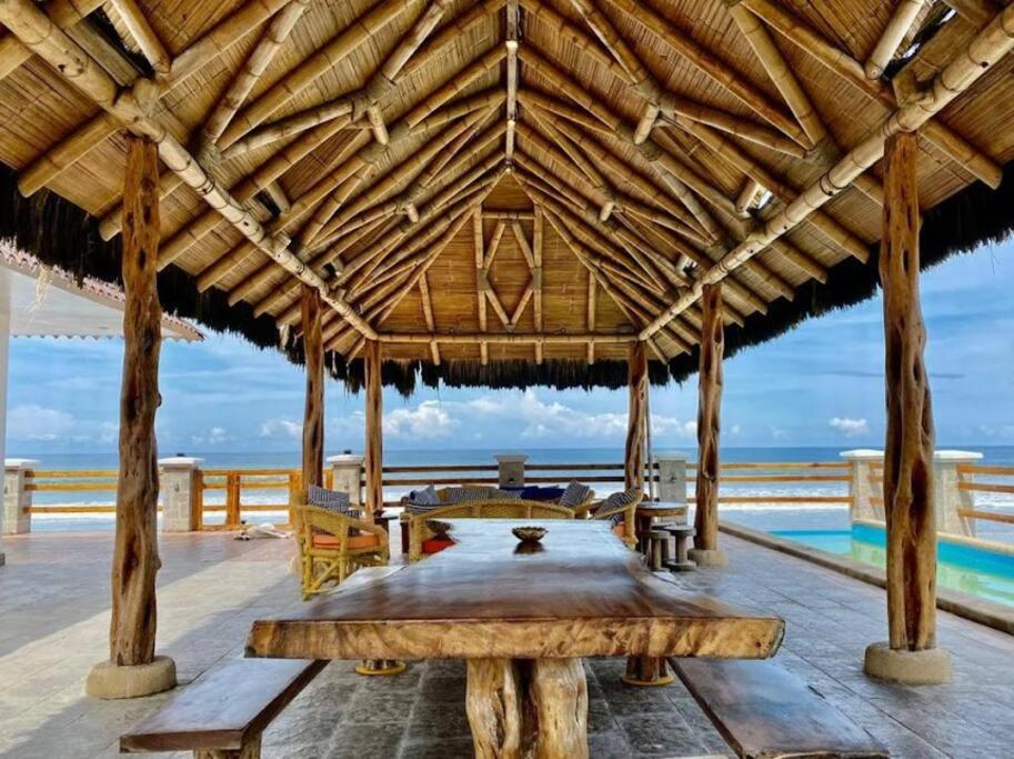 Hermosa Villa frente al mar