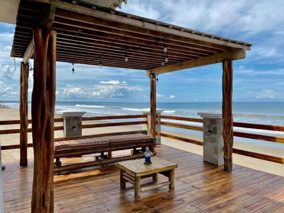 Hermosa Villa frente al mar