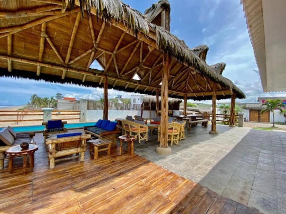 Hermosa Villa frente al mar