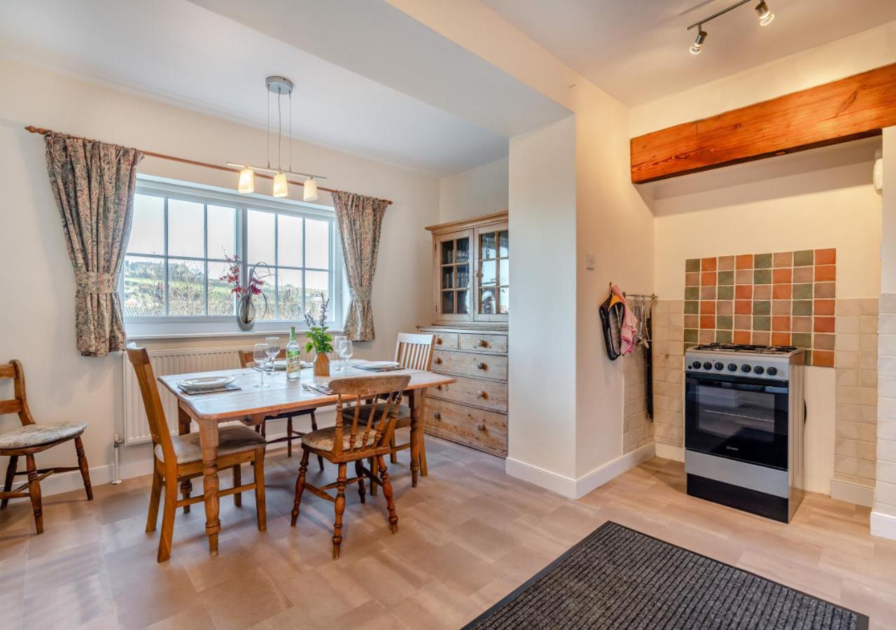 2 Bed in Whitby oc-w010