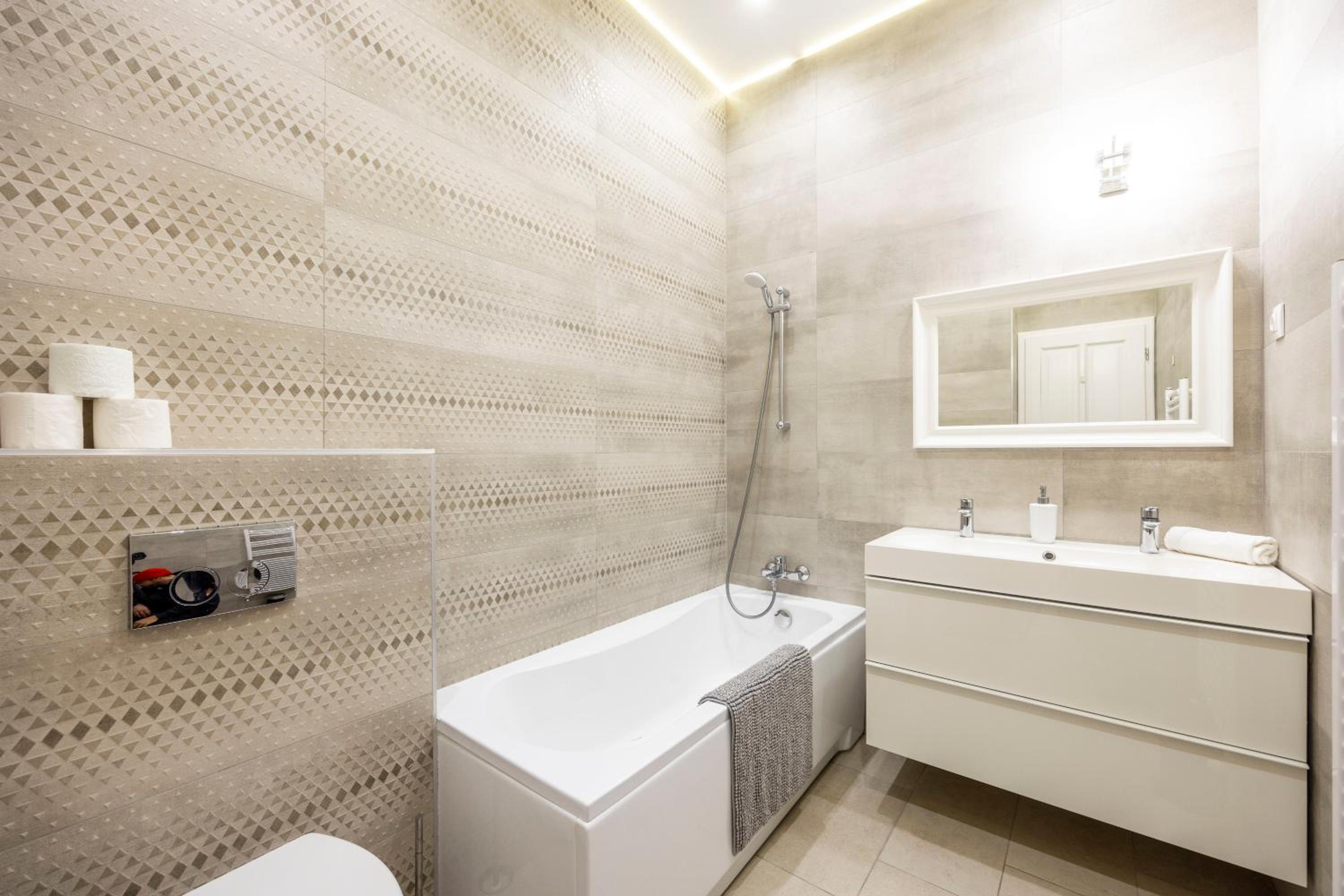 Luxury Quentin Apartment 3 BEDRM, 2 BATHRM view 4