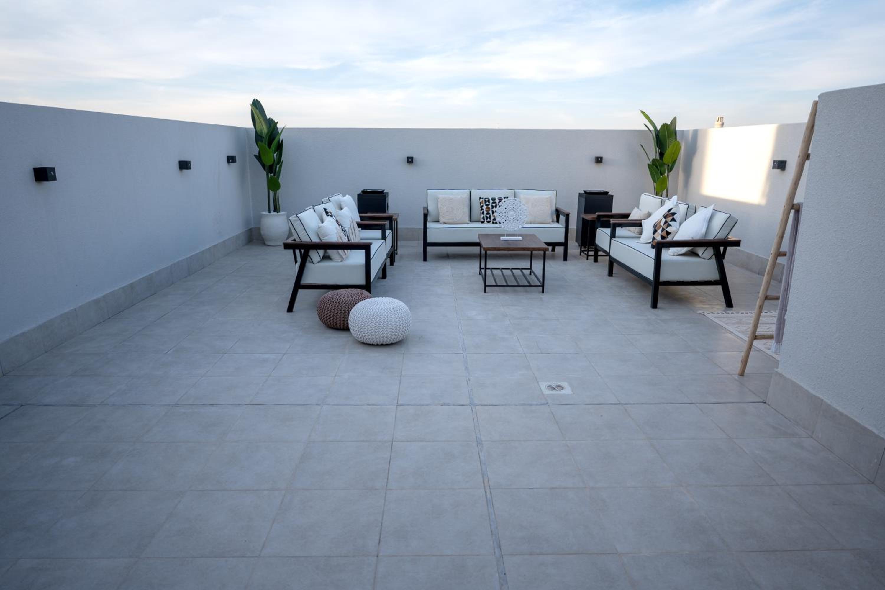 Luxury Apartment 3 Bedroom & Rooftop, Irqah Riyadh