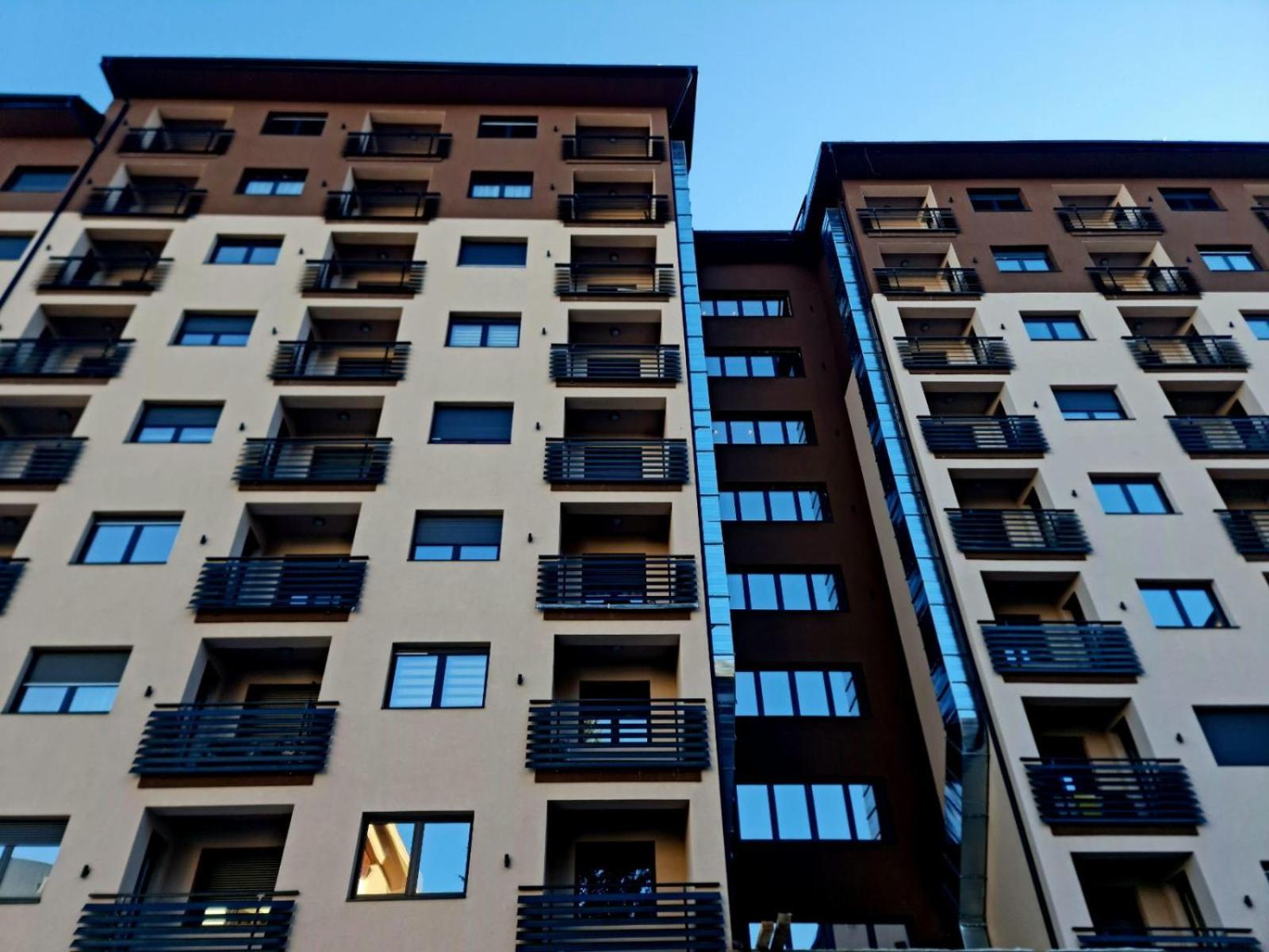 Lux apartman central 48- vila Pekovic view 3