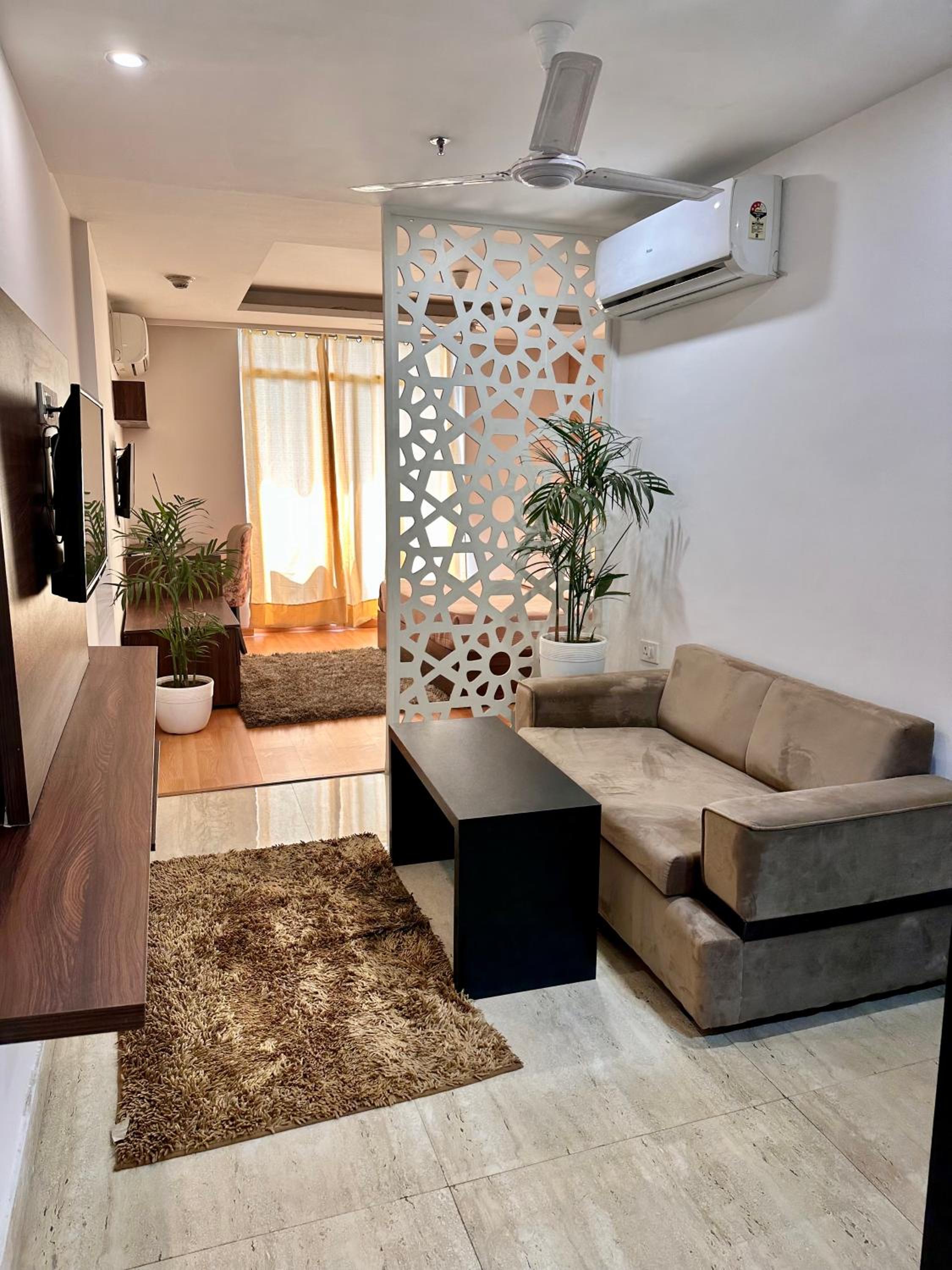 Gurgaon Vacations - Flamingo Hotel Sector 67 I Studio Rooms I Gurgaon - Property Image 2