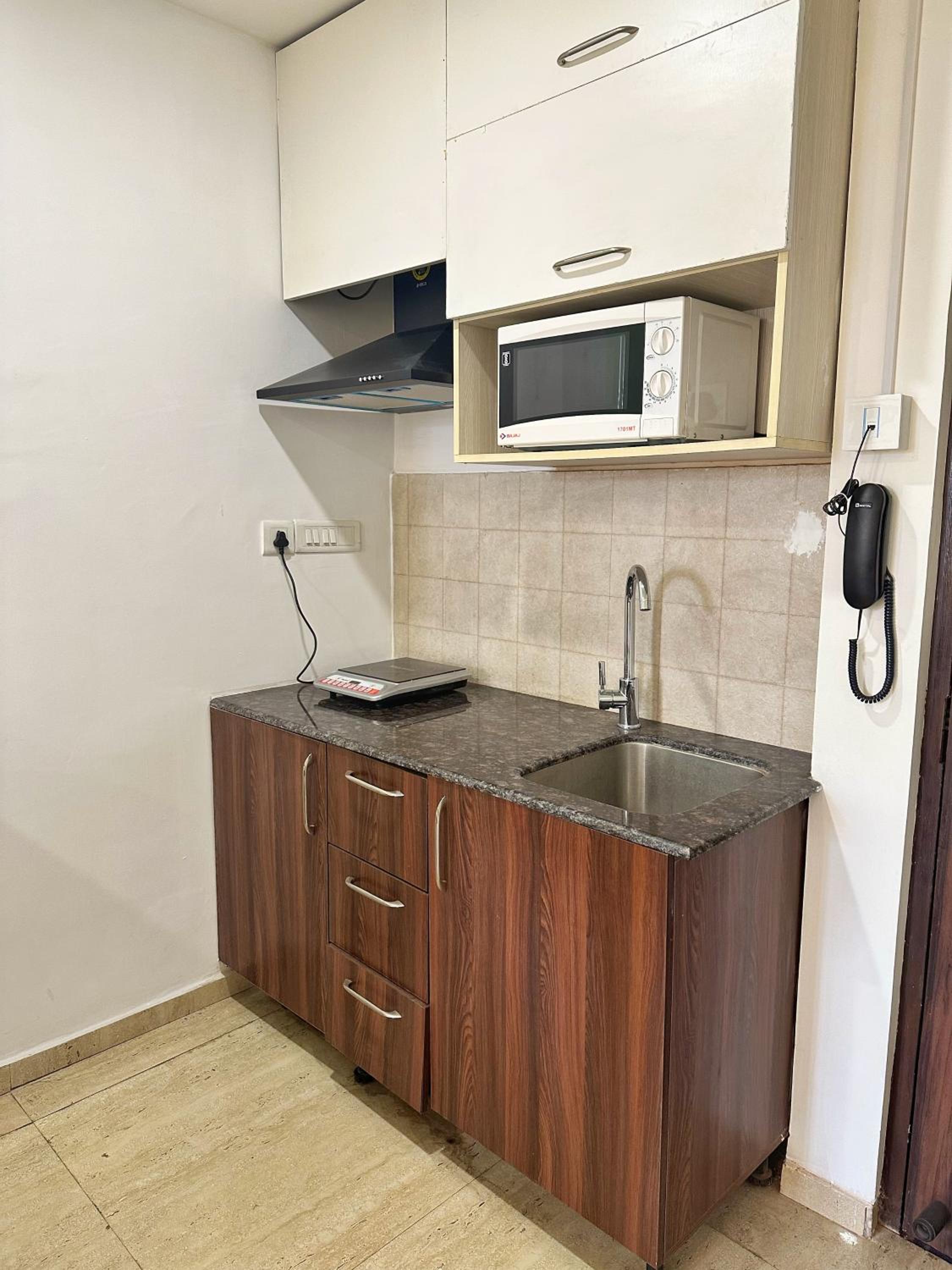 Gurgaon Vacations - Flamingo Hotel Sector 67 I Studio Rooms I Gurgaon - Property Image 5