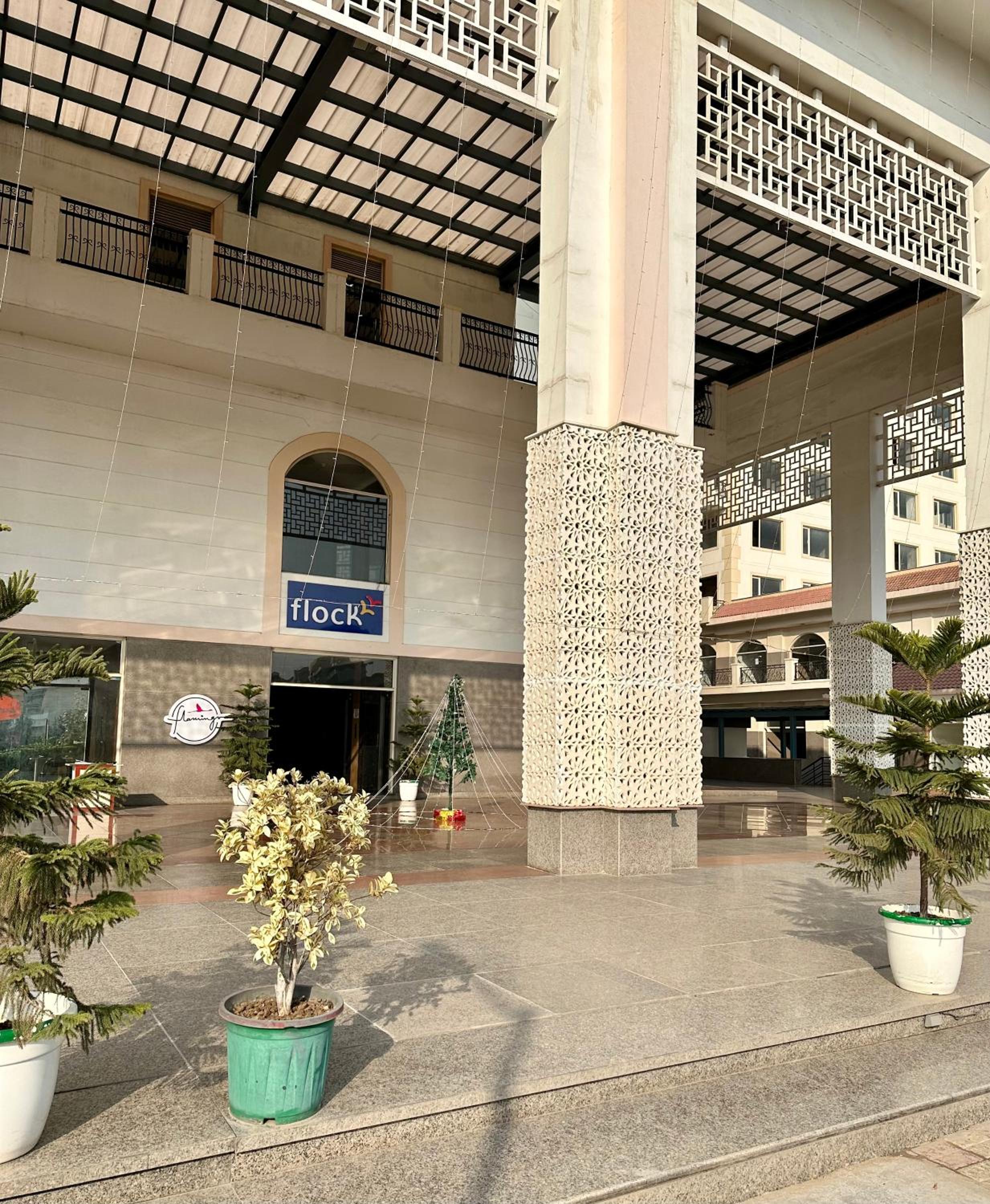Gurgaon Vacations - Flamingo Hotel Sector 67 I Studio Rooms I Gurgaon - Property Image 2