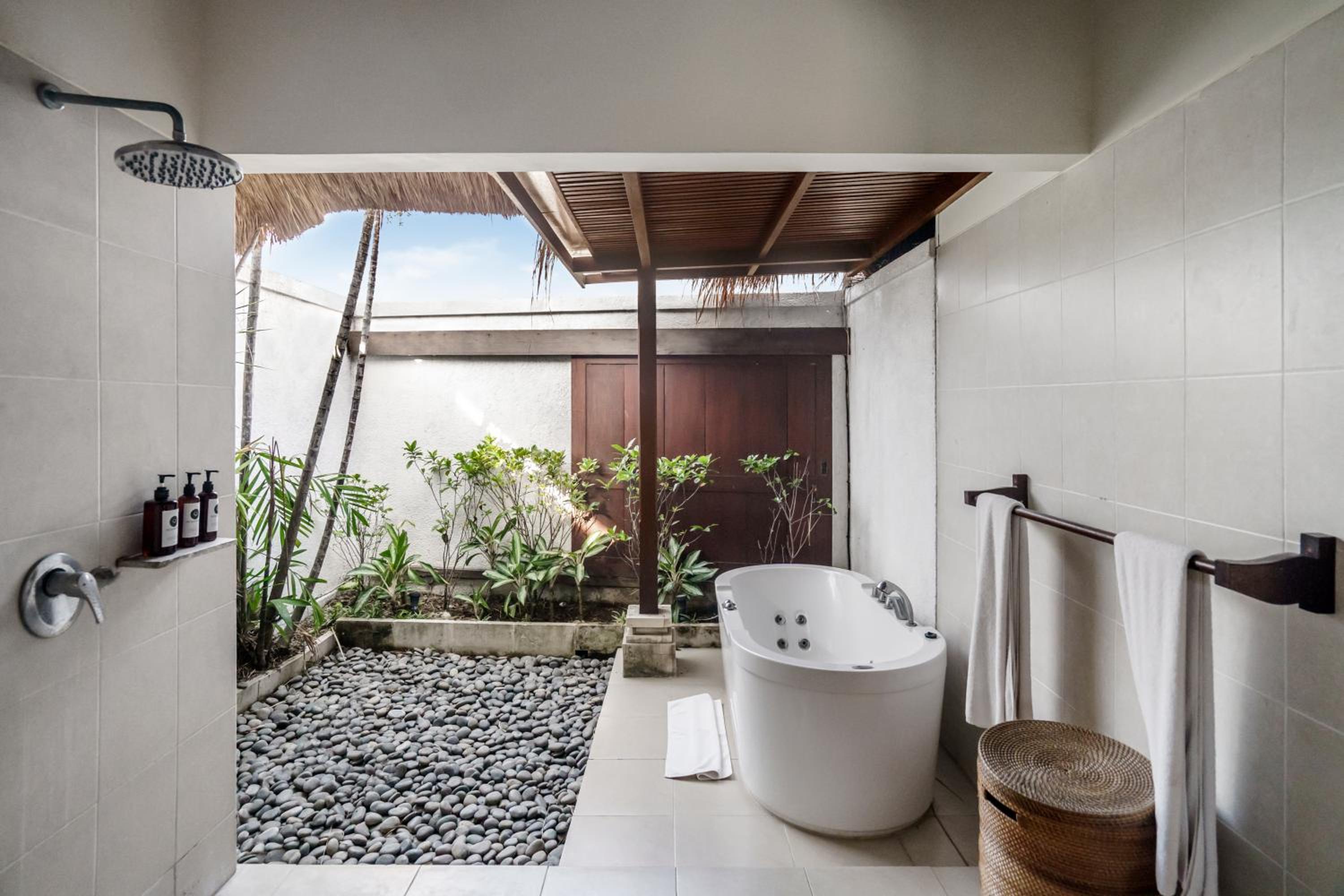 Villa Gading by Alfred in Bali view 4