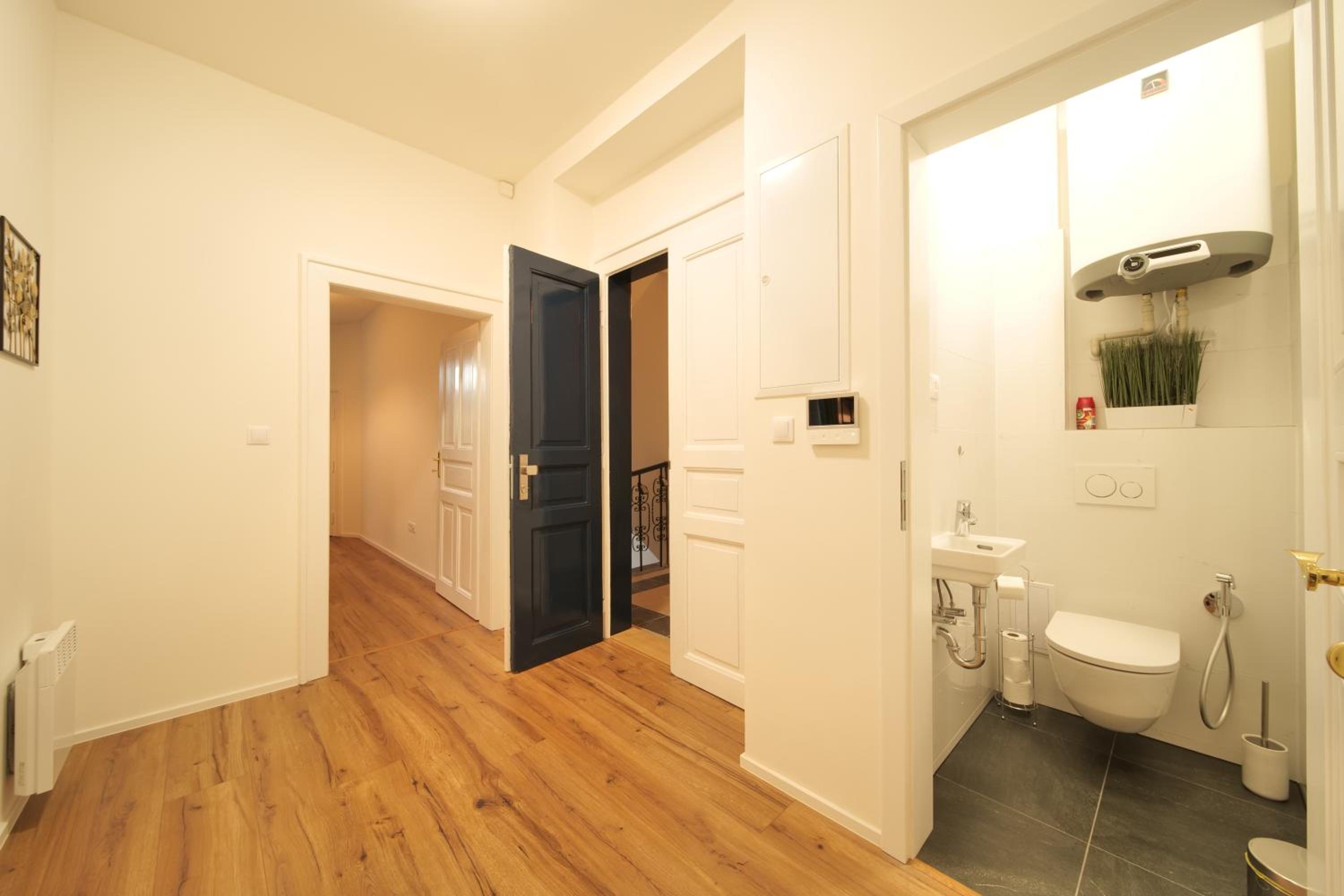 Majestic Square View Residence