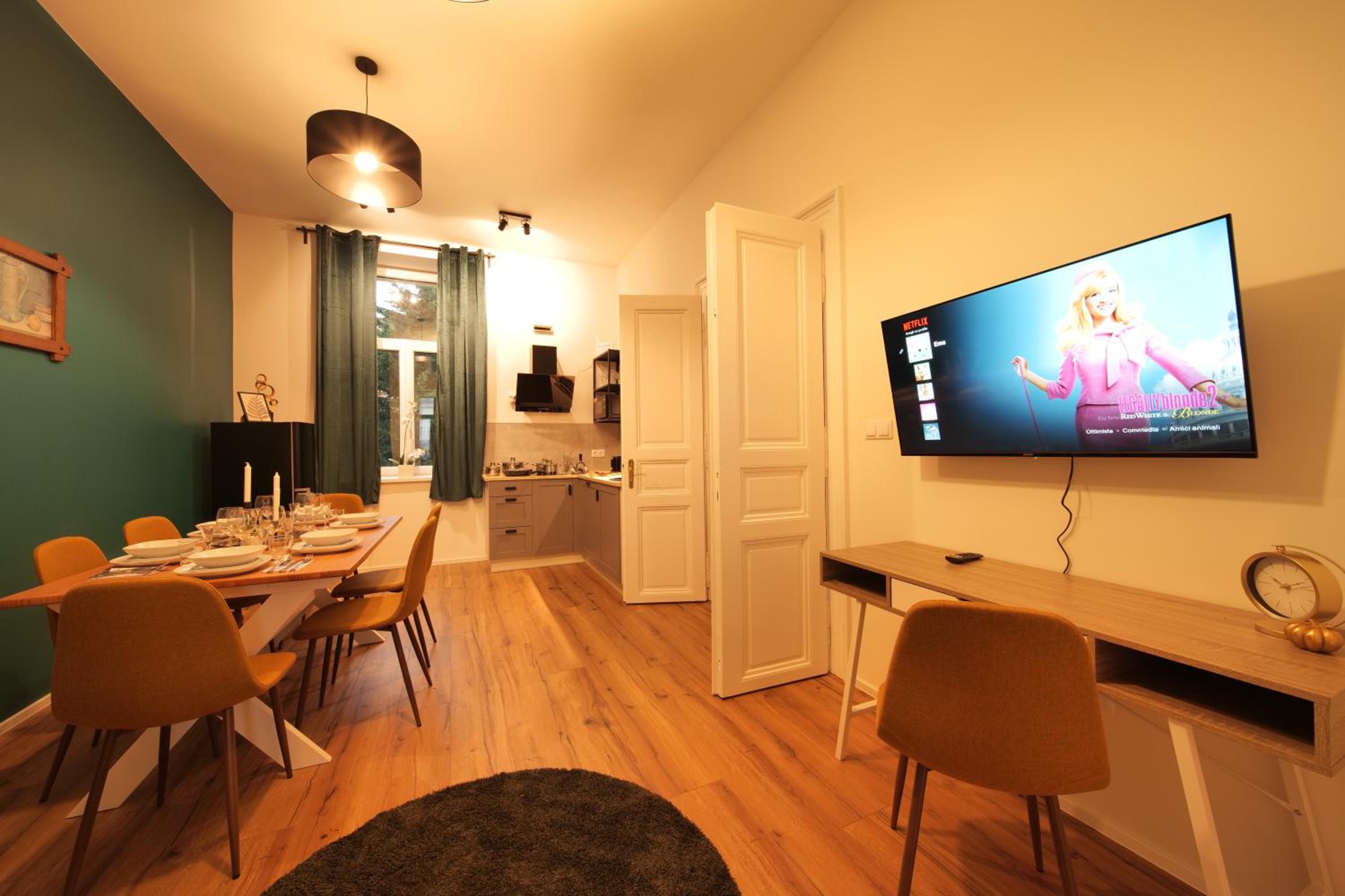Majestic Square View Residence