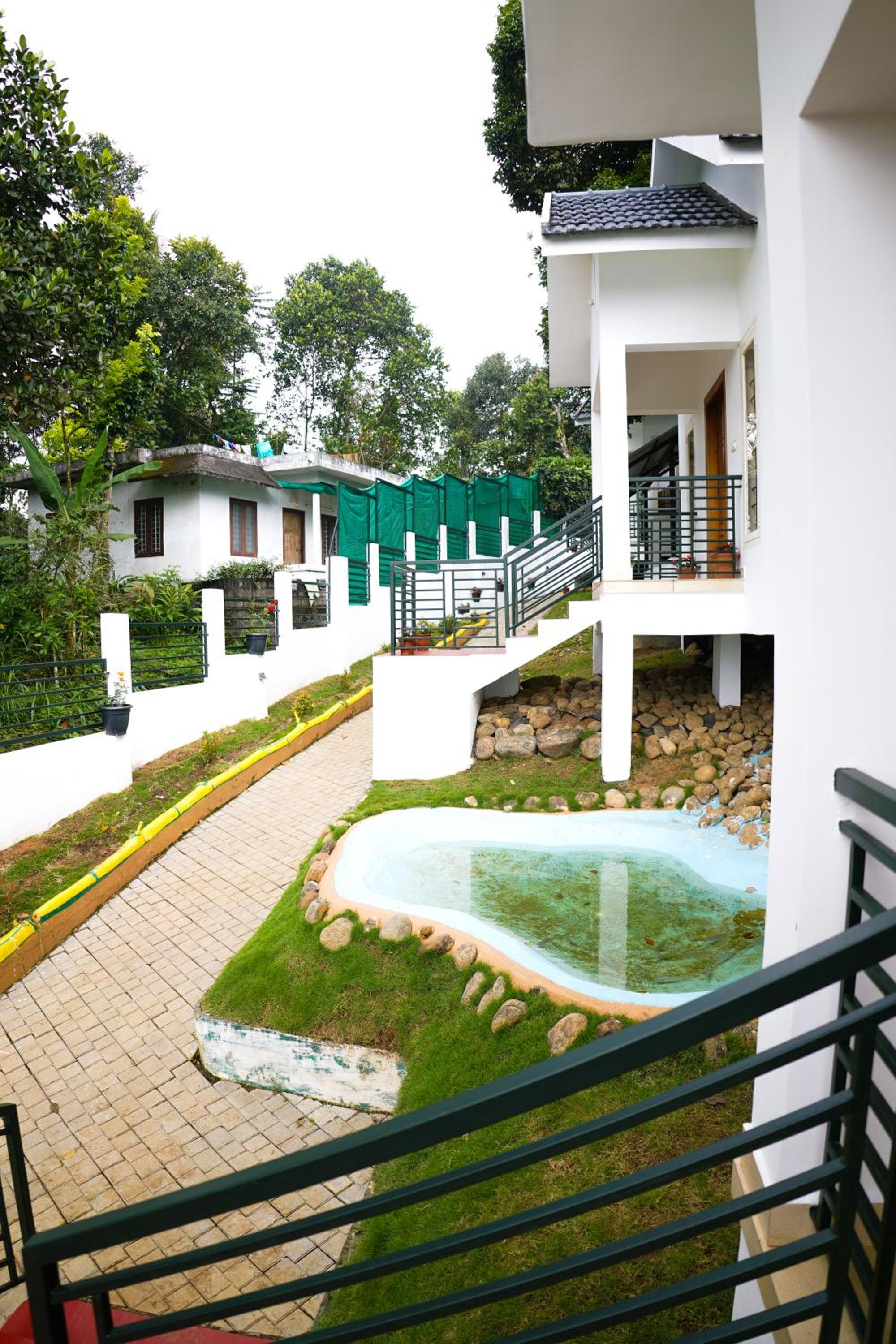 BAMBUSA COTTAGES