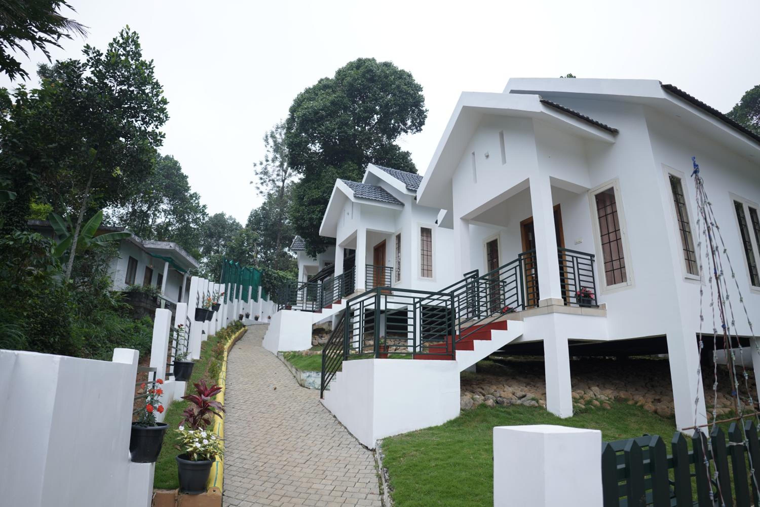 BAMBUSA COTTAGES