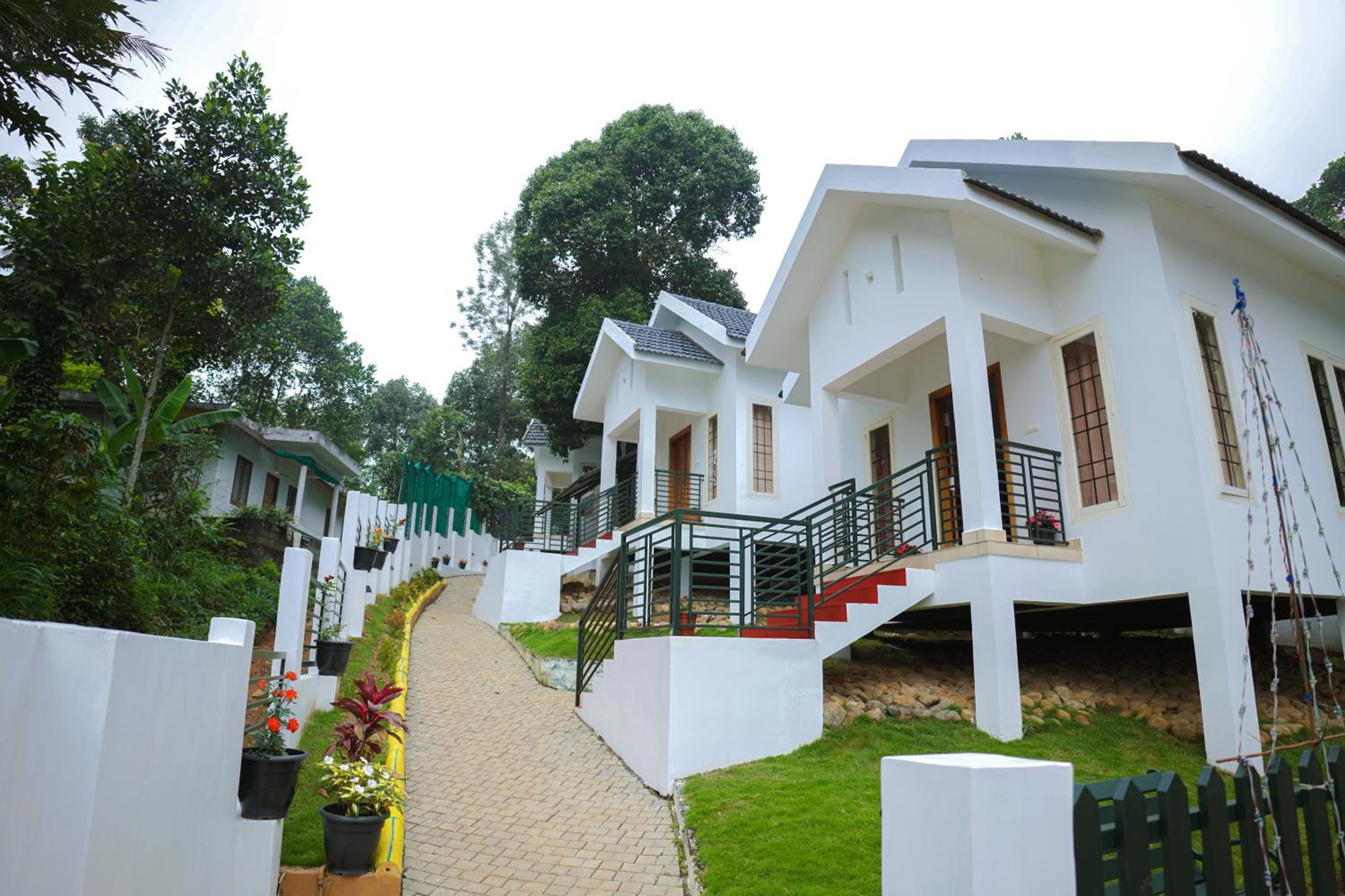 BAMBUSA COTTAGES