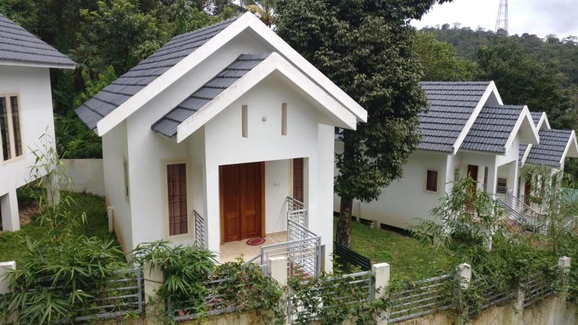 BAMBUSA COTTAGES