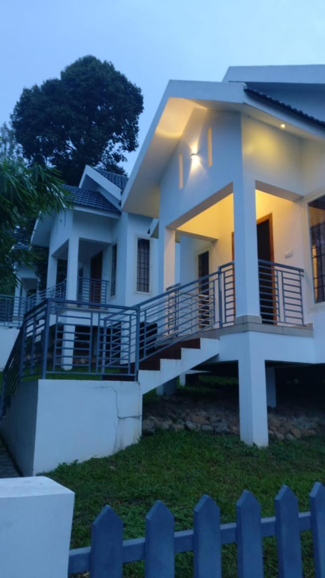 BAMBUSA COTTAGES
