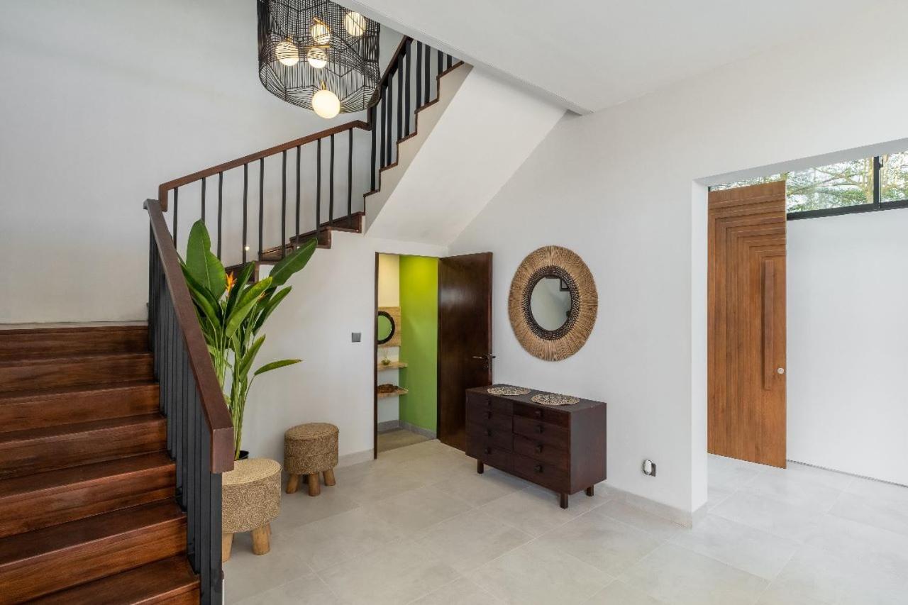 Villa Cakra - 4 bedroom Luxury Villa with Infinity Pool and Paddy Field View Ubud