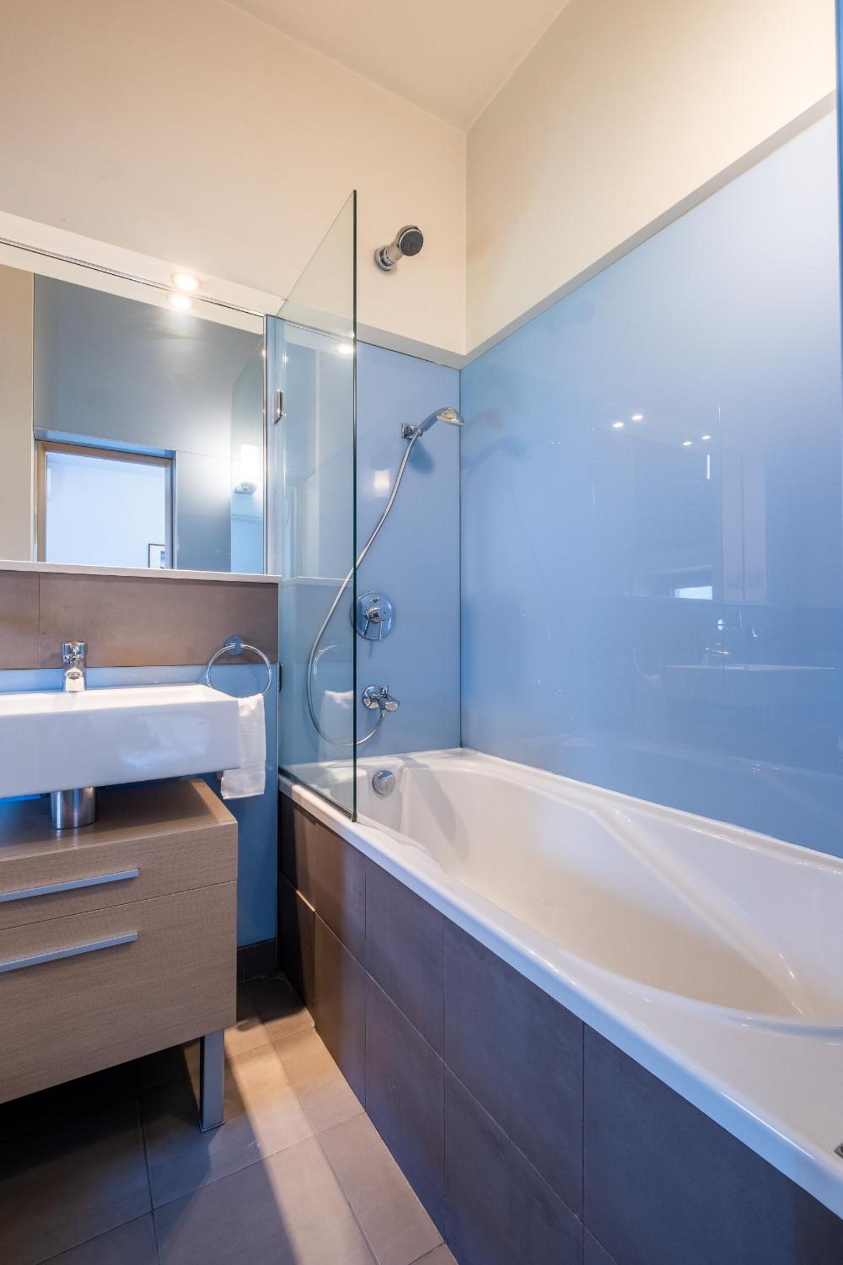 Spacious & Modern 2BD 2BA Flat - Prime Location by FM