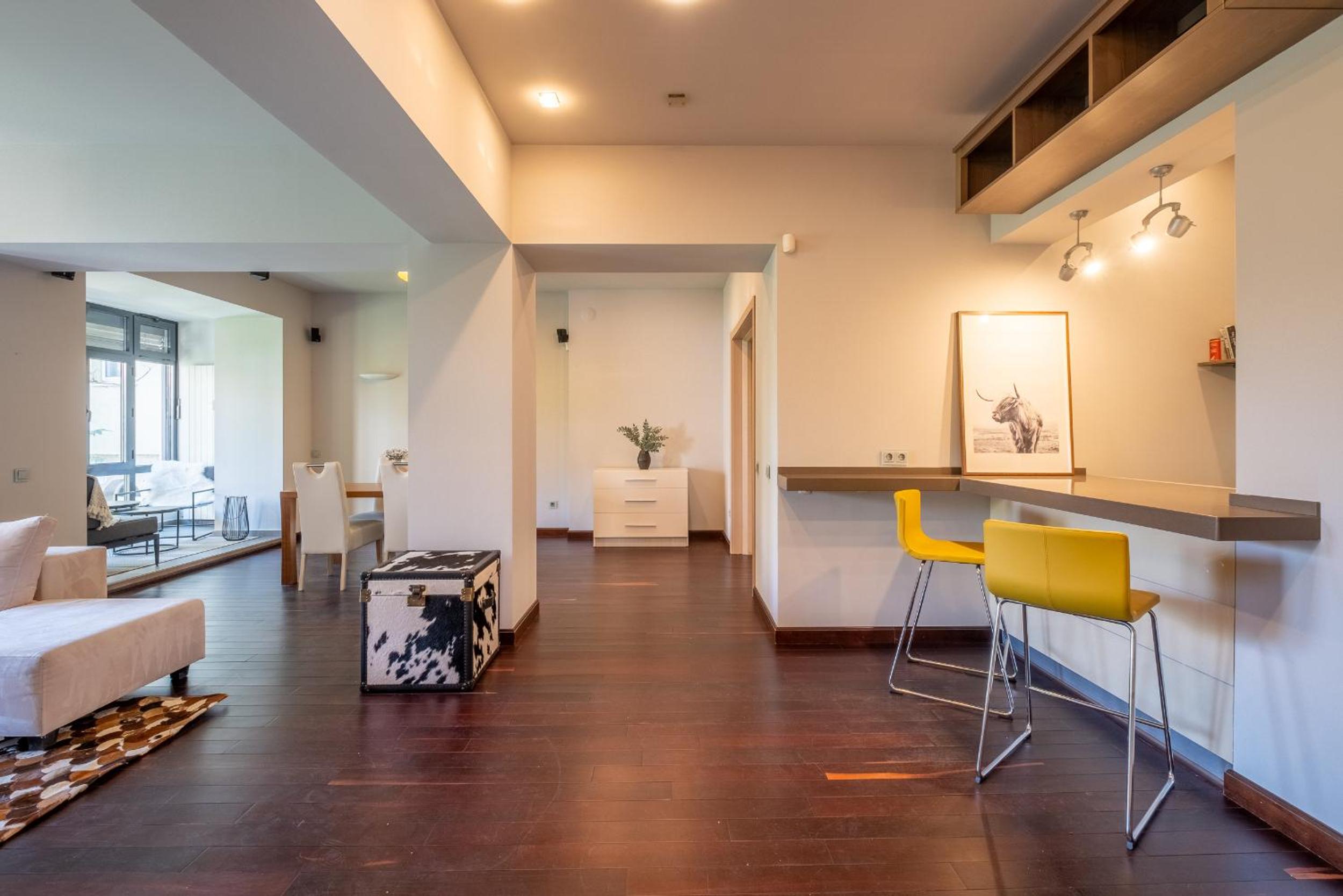 Spacious & Modern 2BD 2BA Flat - Prime Location by FM