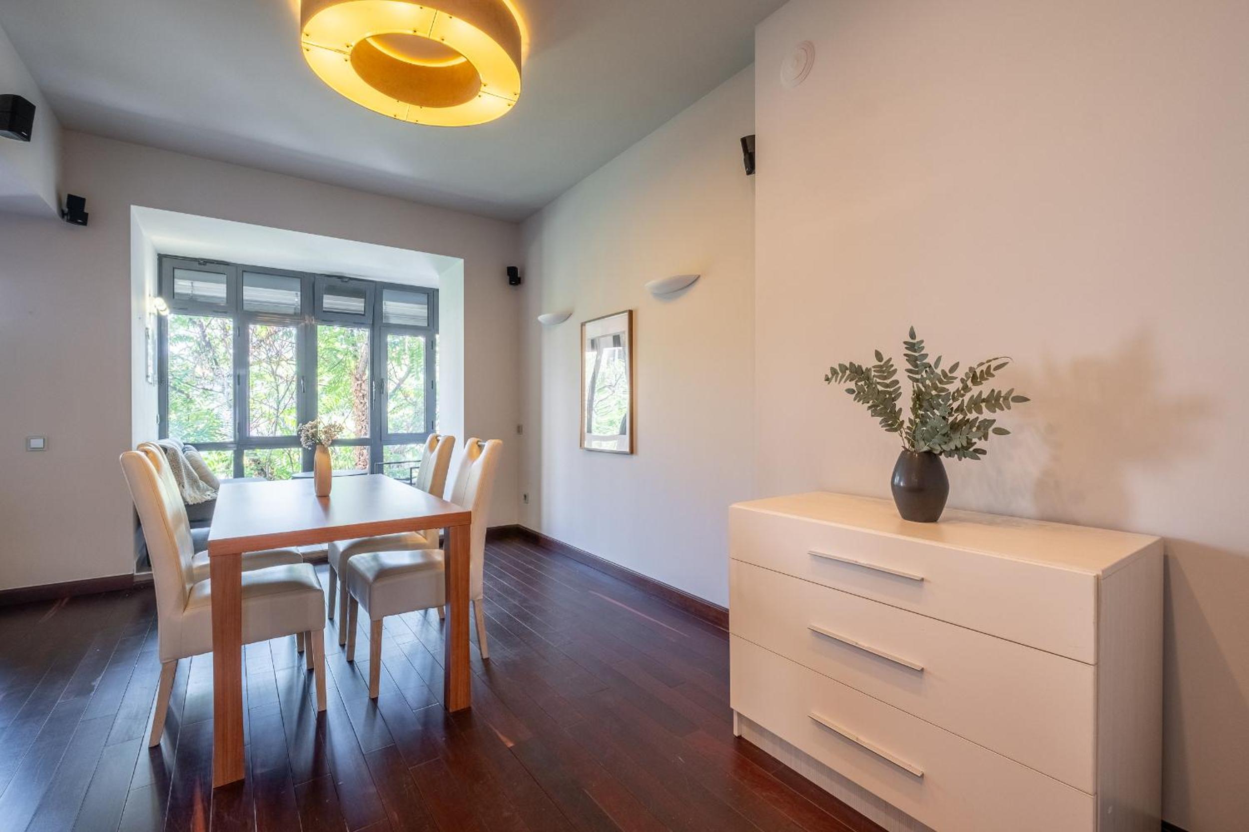 Spacious & Modern 2BD 2BA Flat - Prime Location by FM