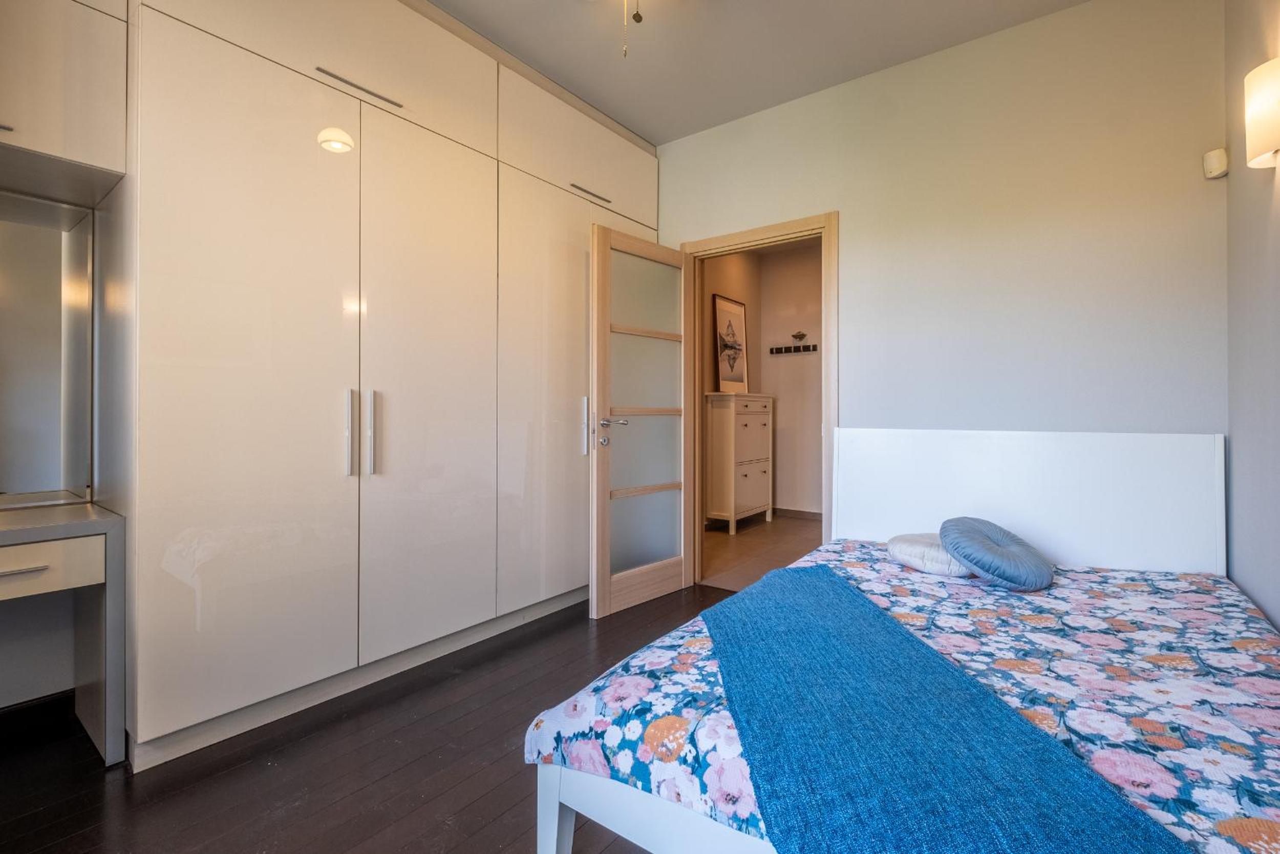 Spacious & Modern 2BD 2BA Flat - Prime Location by FM