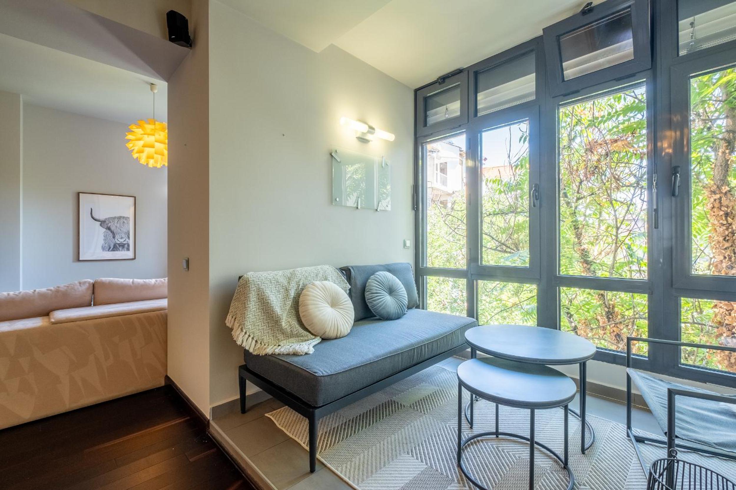 Spacious & Modern 2BD 2BA Flat - Prime Location by FM
