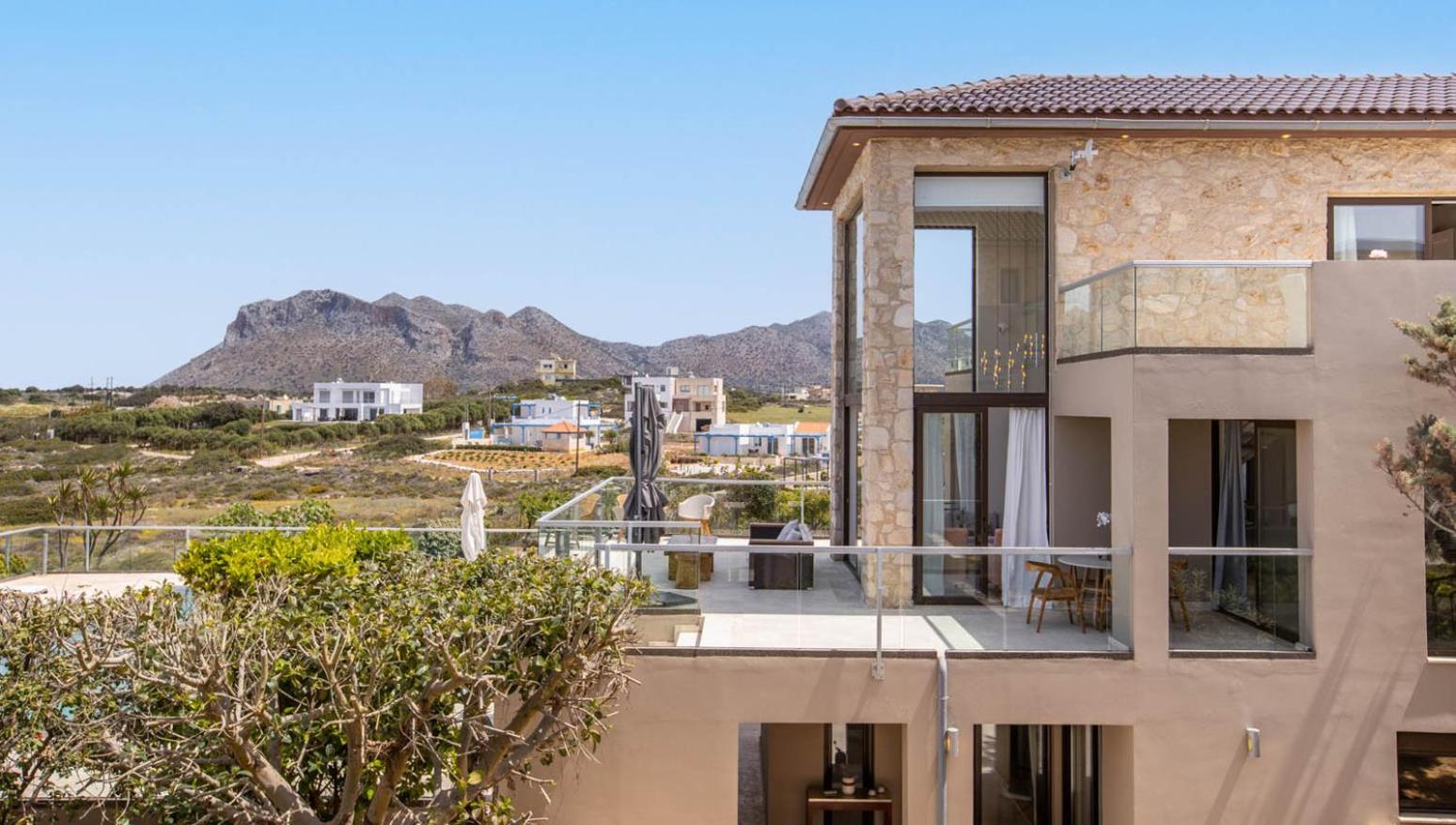 Luxurious Villa Pacific - With Private Pool photo 3