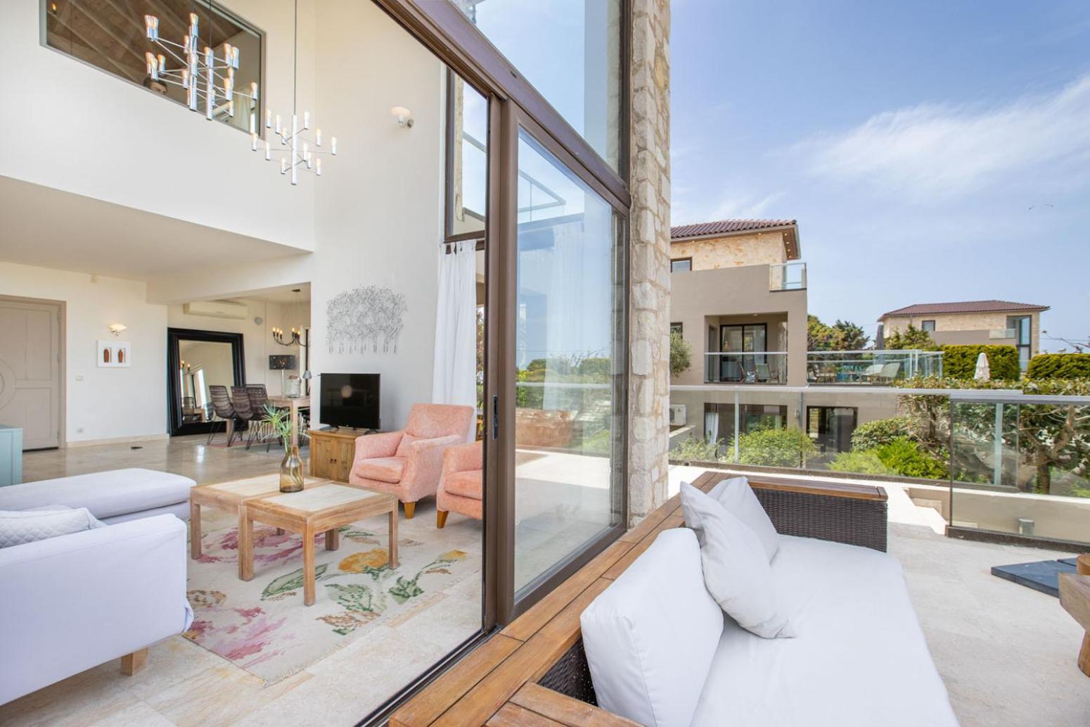 Luxurious Villa Pacific - With Private Pool photo 4