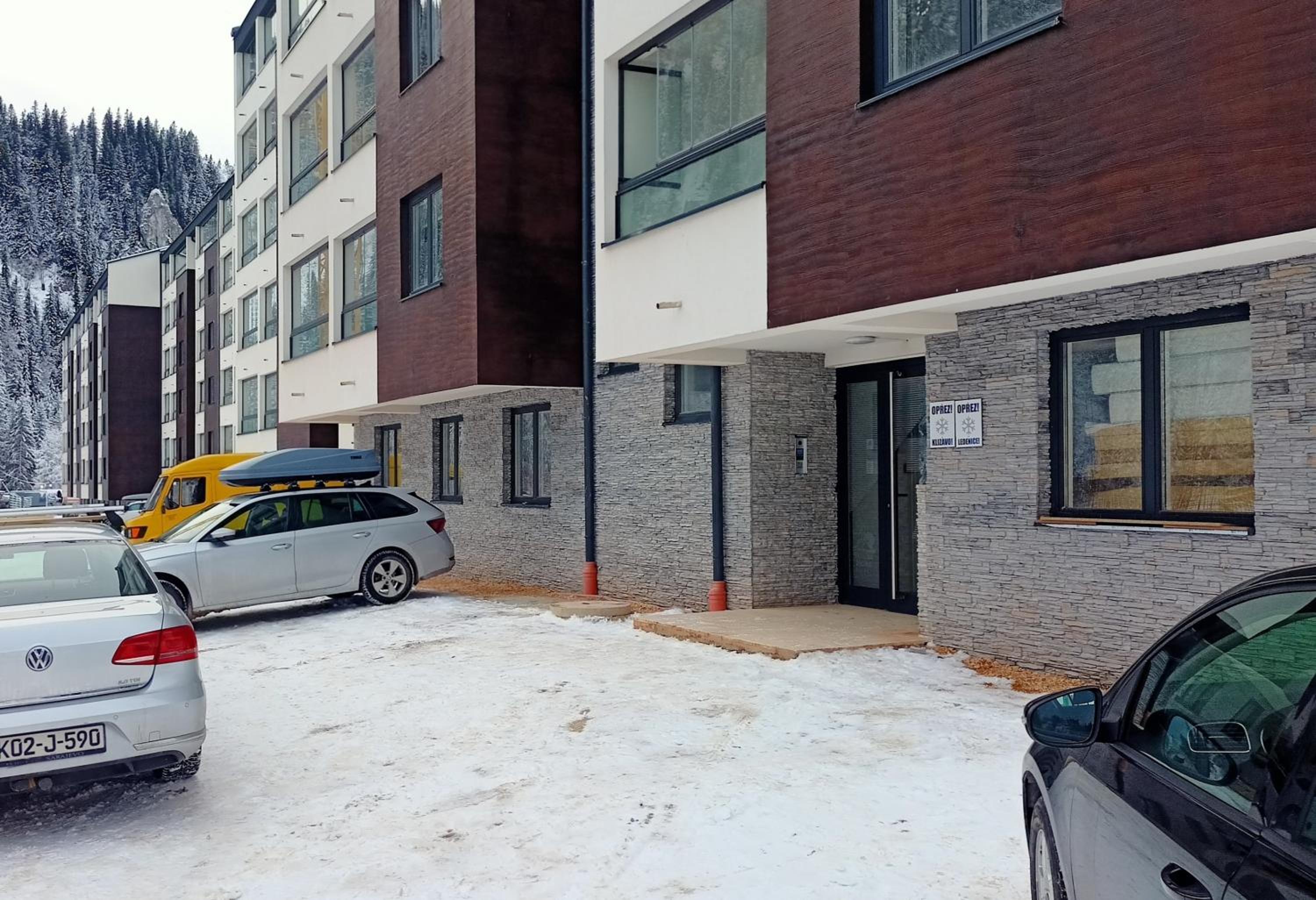 Hrast Apartman Šestosjed Trnovo