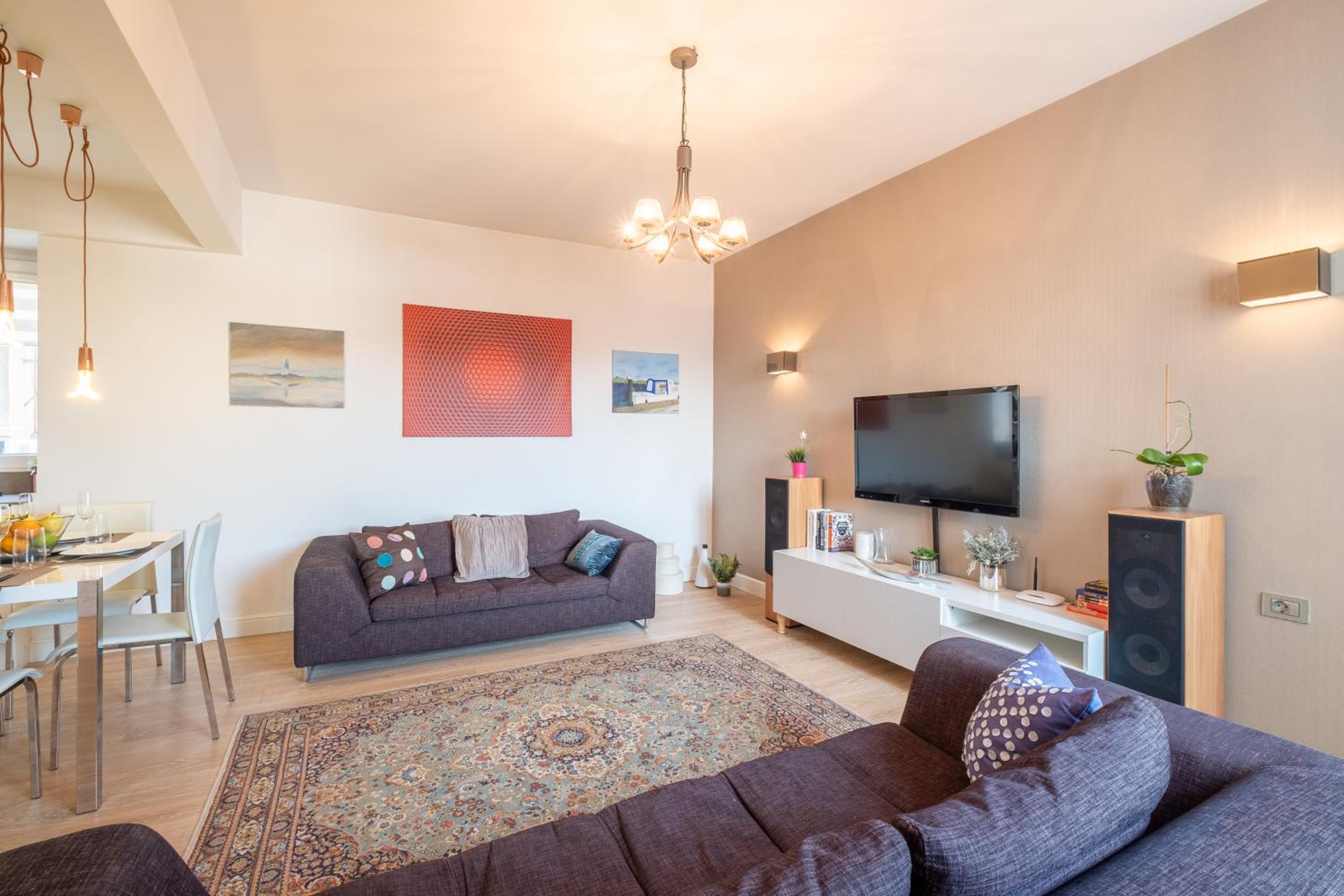 Tranquil Place in the middle of Downtown 2BR