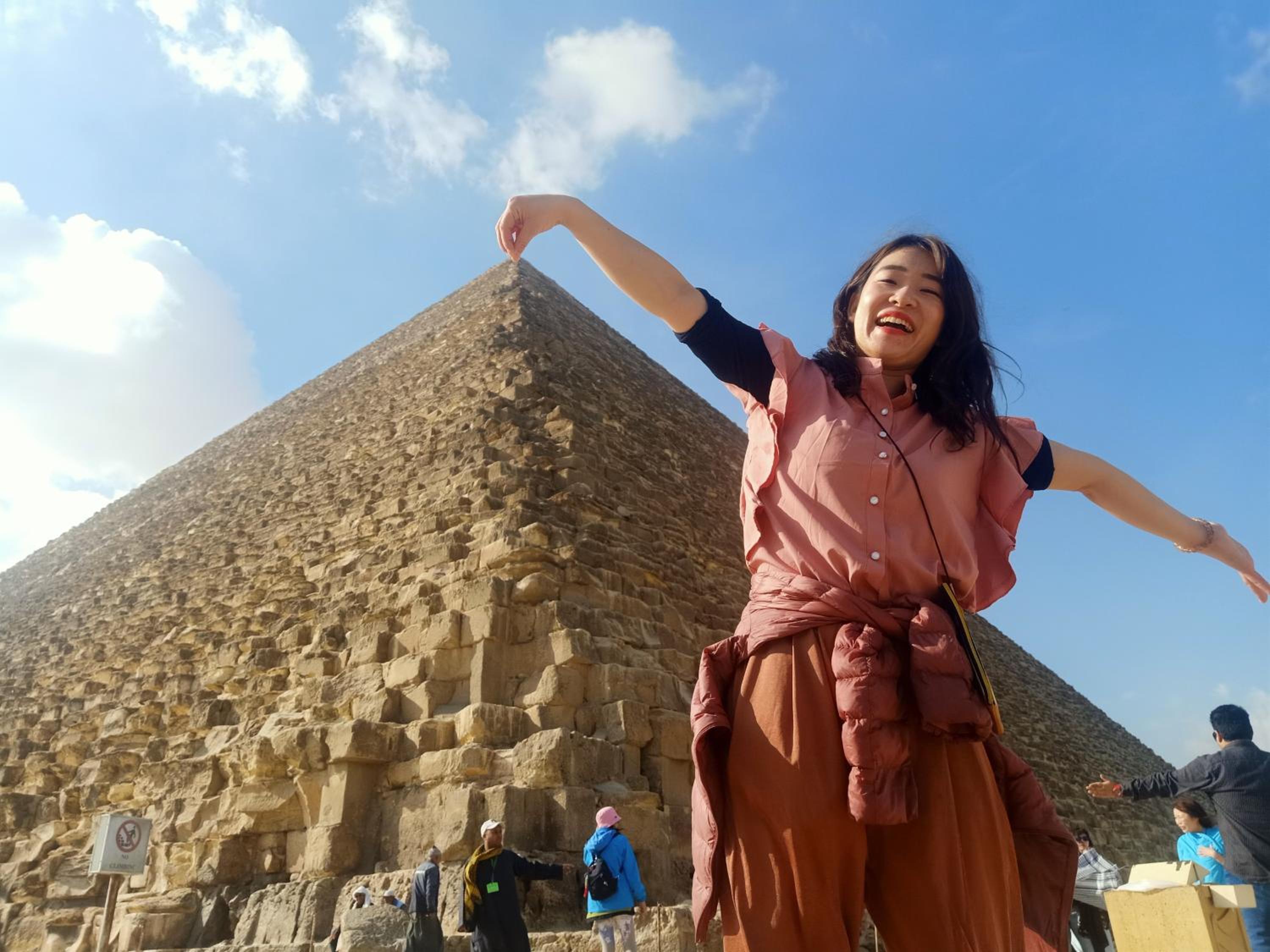 Eyad Pyramids view