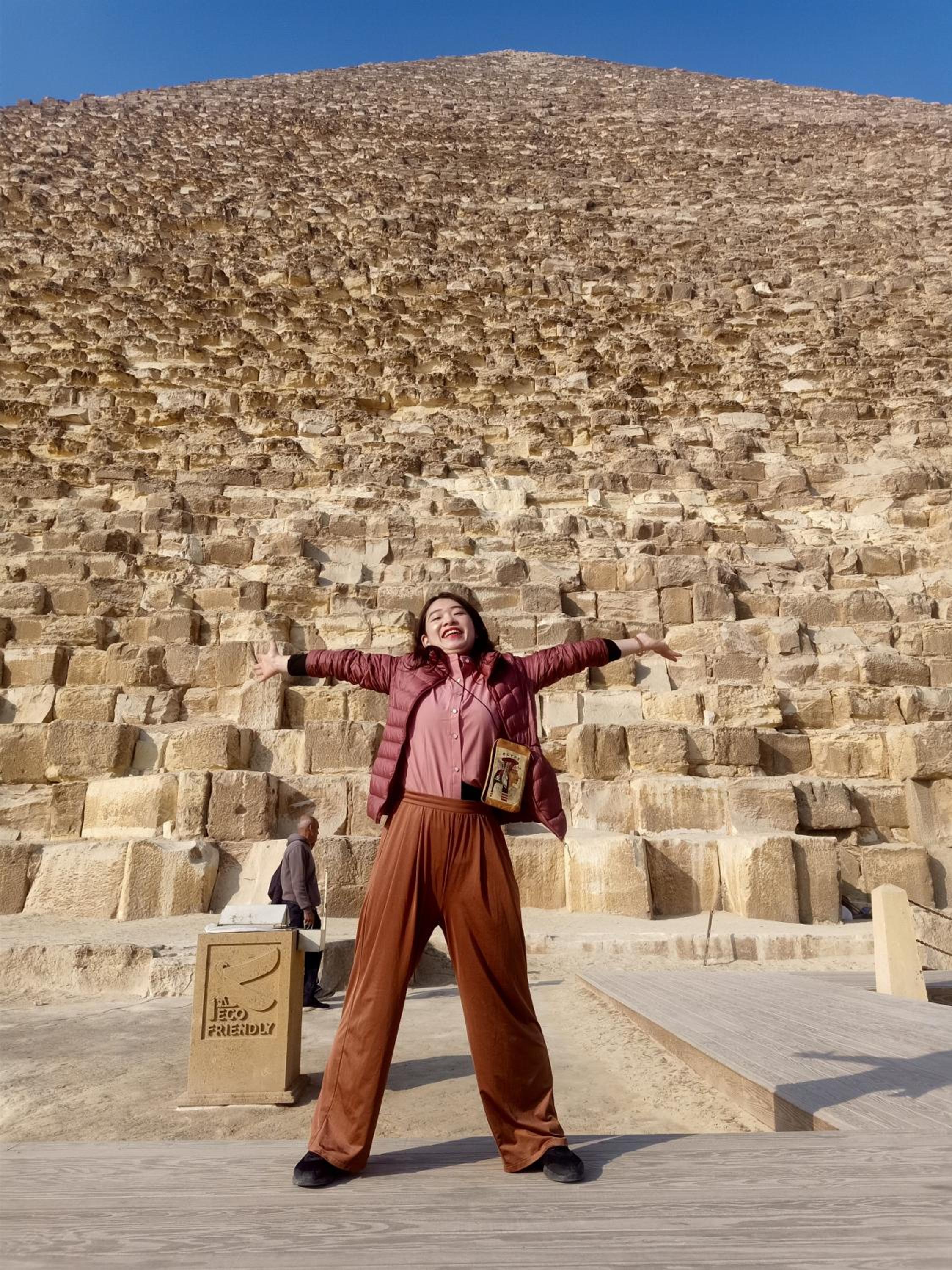 Eyad Pyramids view