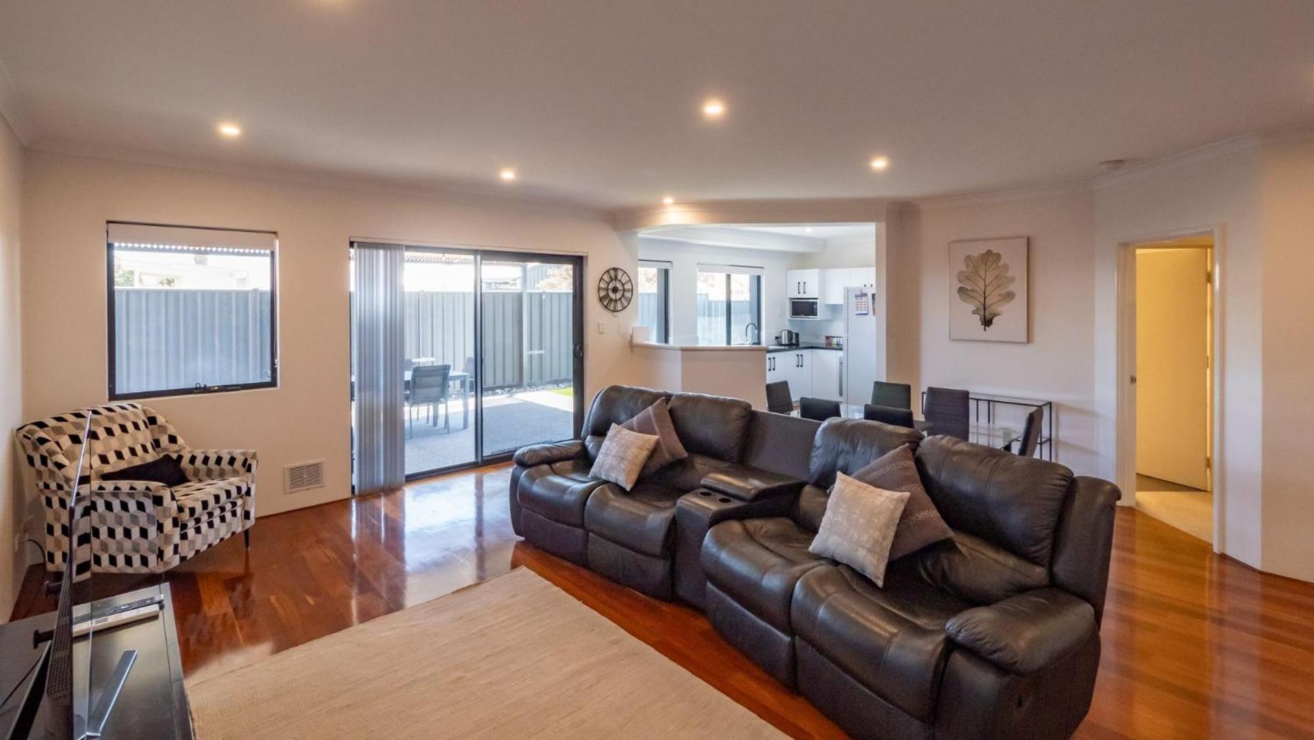 Hollow Beach House - Bunbury