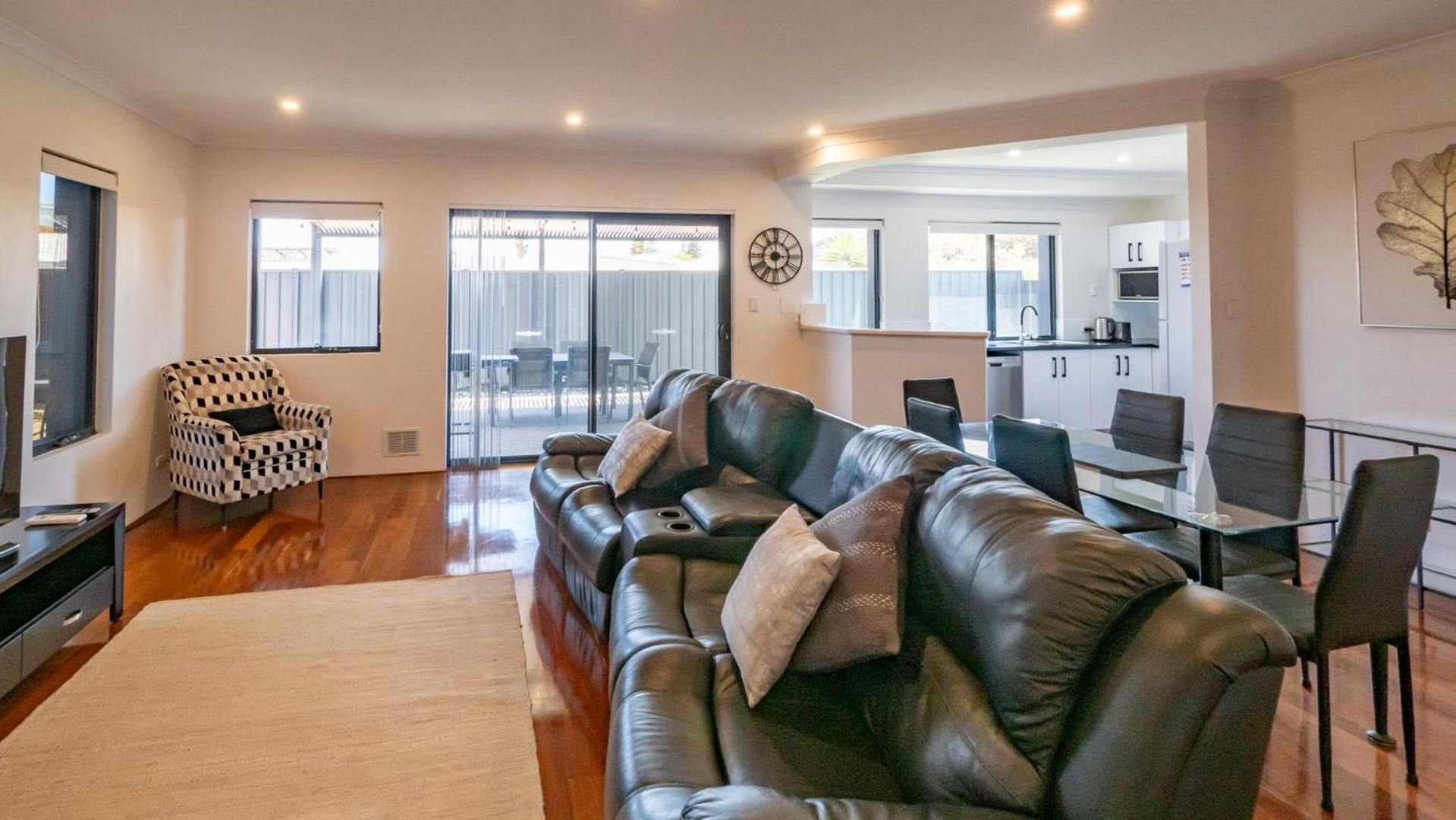 Hollow Beach House - Bunbury