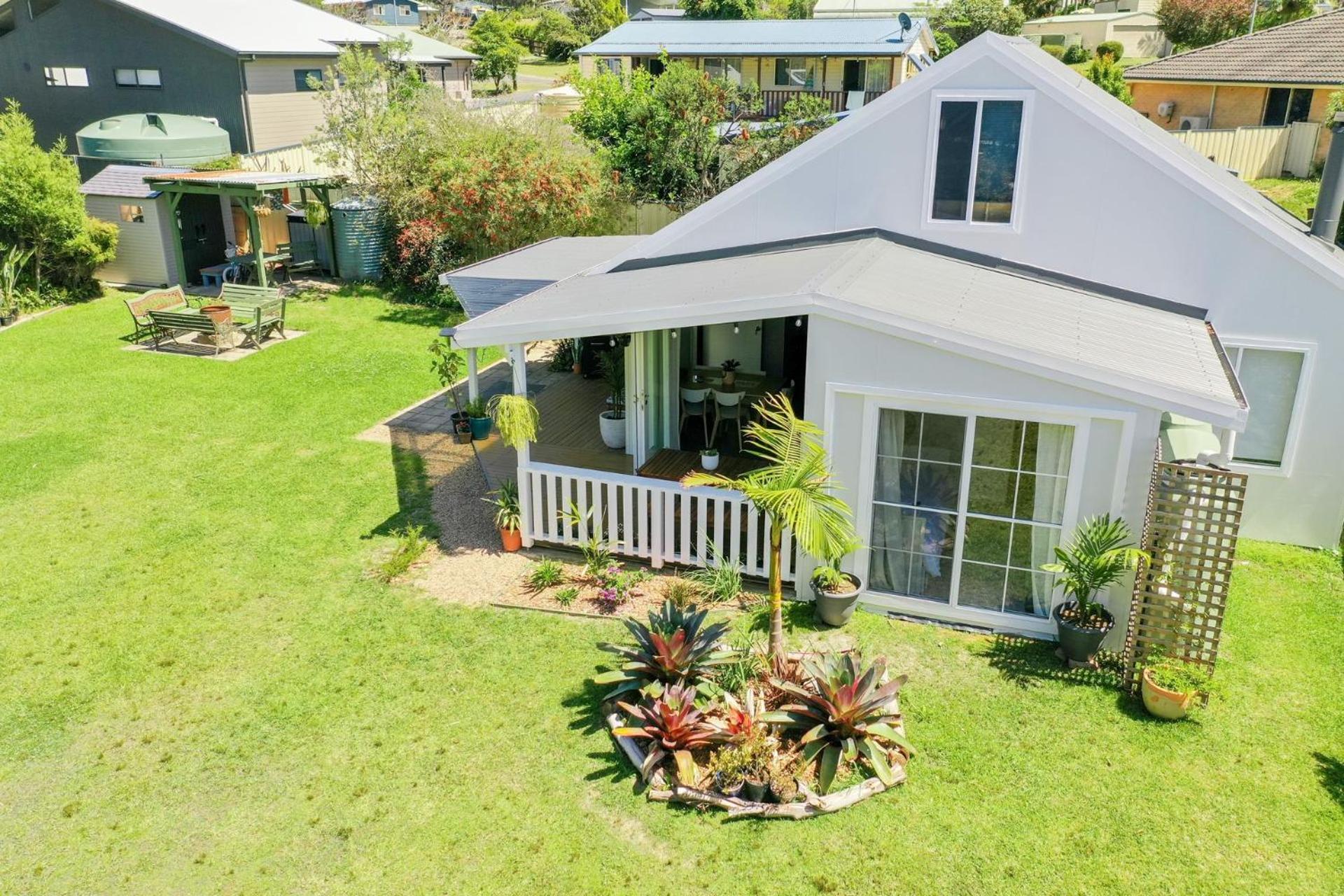Pretty Beach Cottage