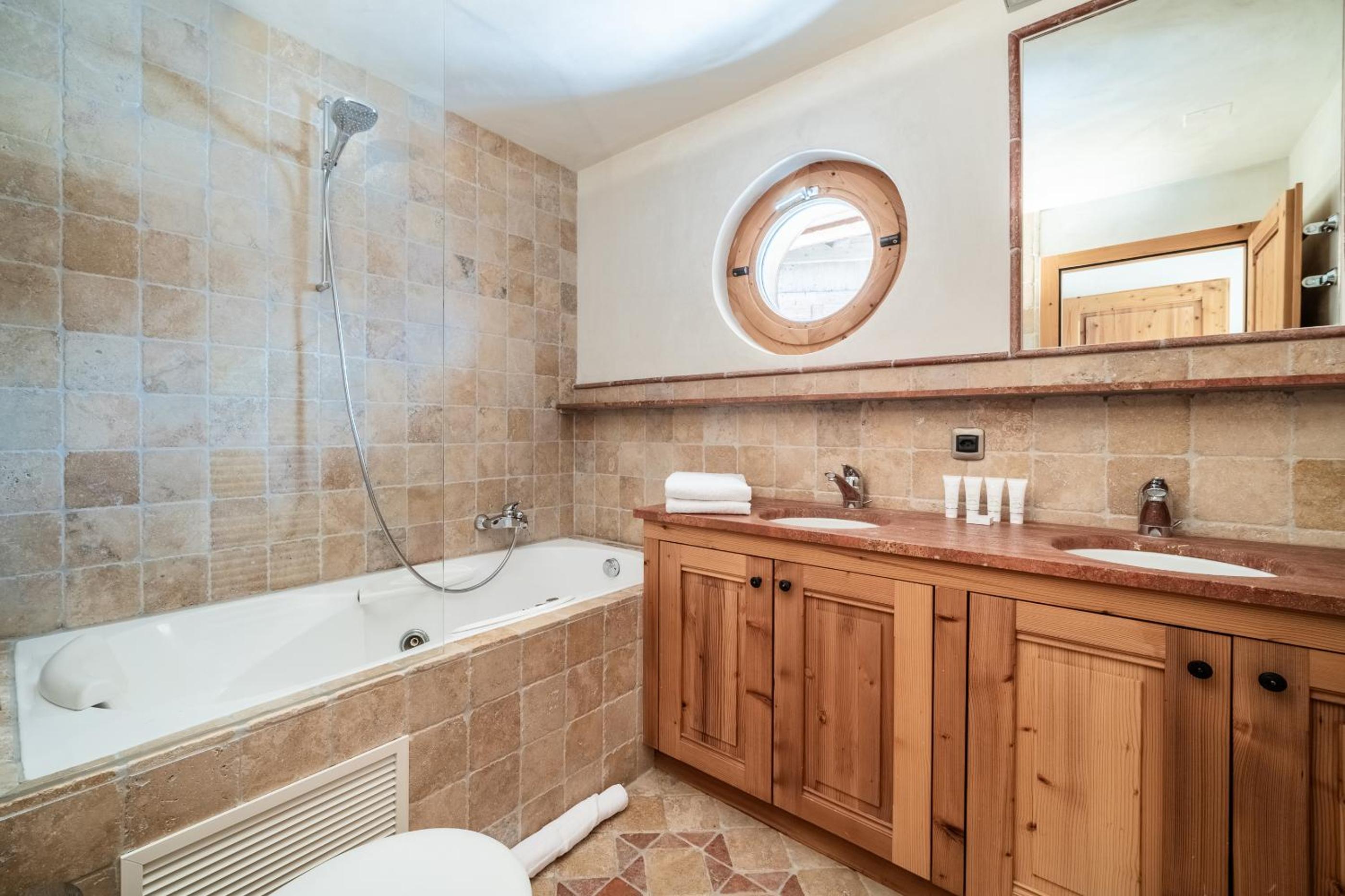 Capel Verbier - BY EMERALD STAY