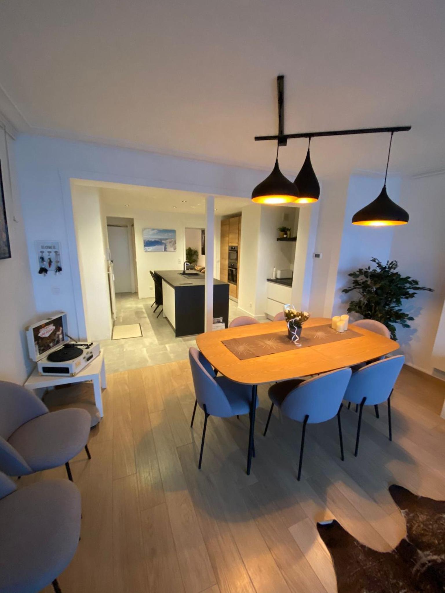 Spacious Apartment With Sea View