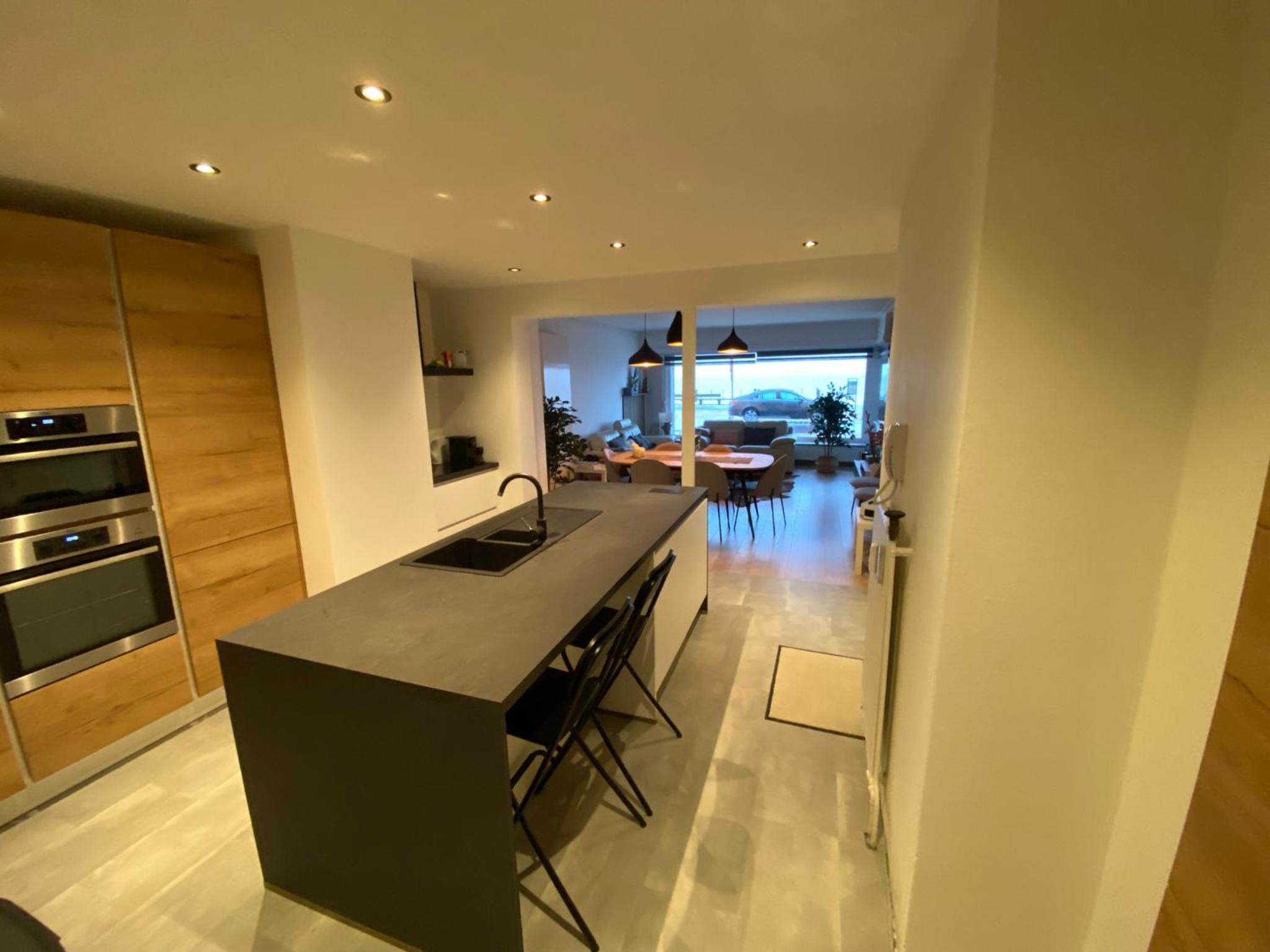 Spacious Apartment With Sea View