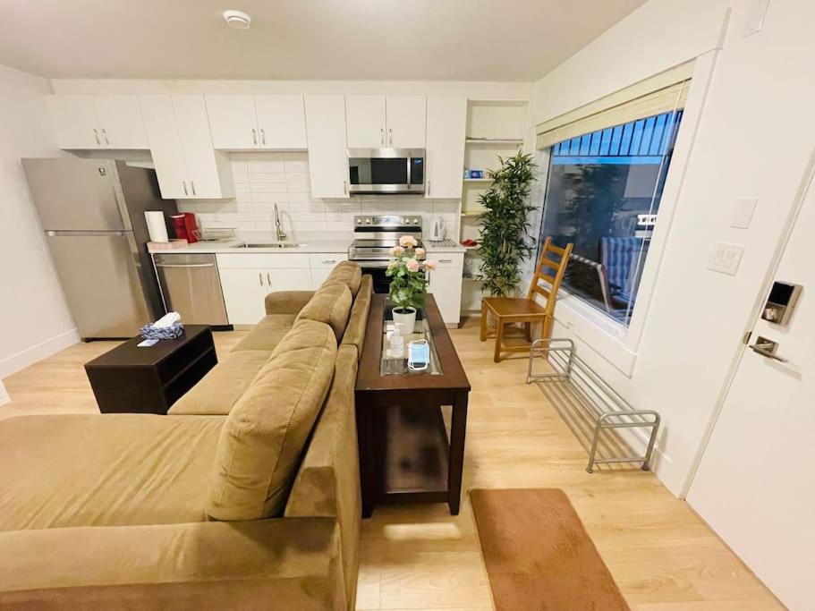 New 2BR Garden Suite,2Bath,AC,EV,Parkin,WIFI,Netfl